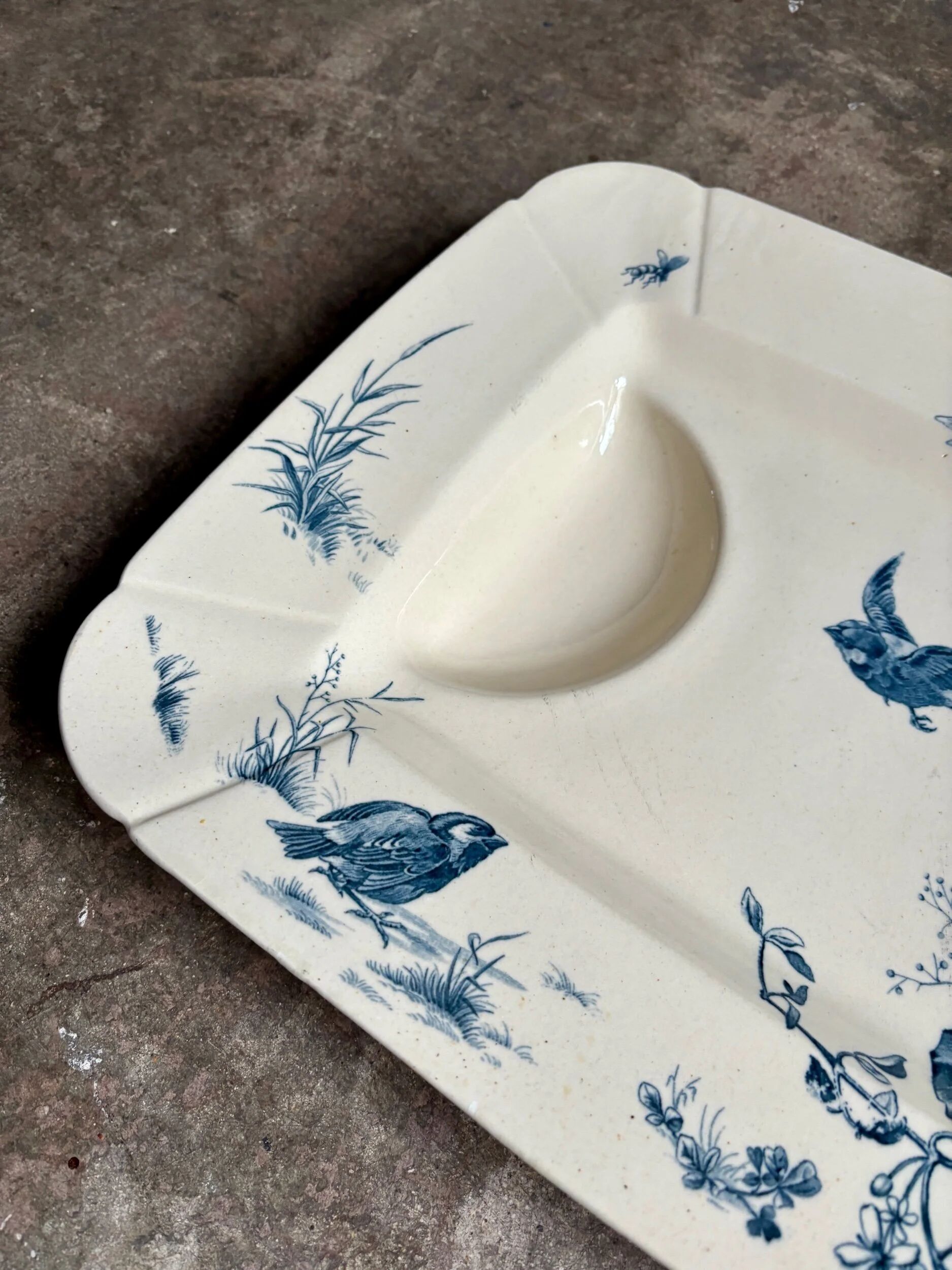 Large rectangular meat platter Gien in blue ironstone, "Birds" service circa 1870.