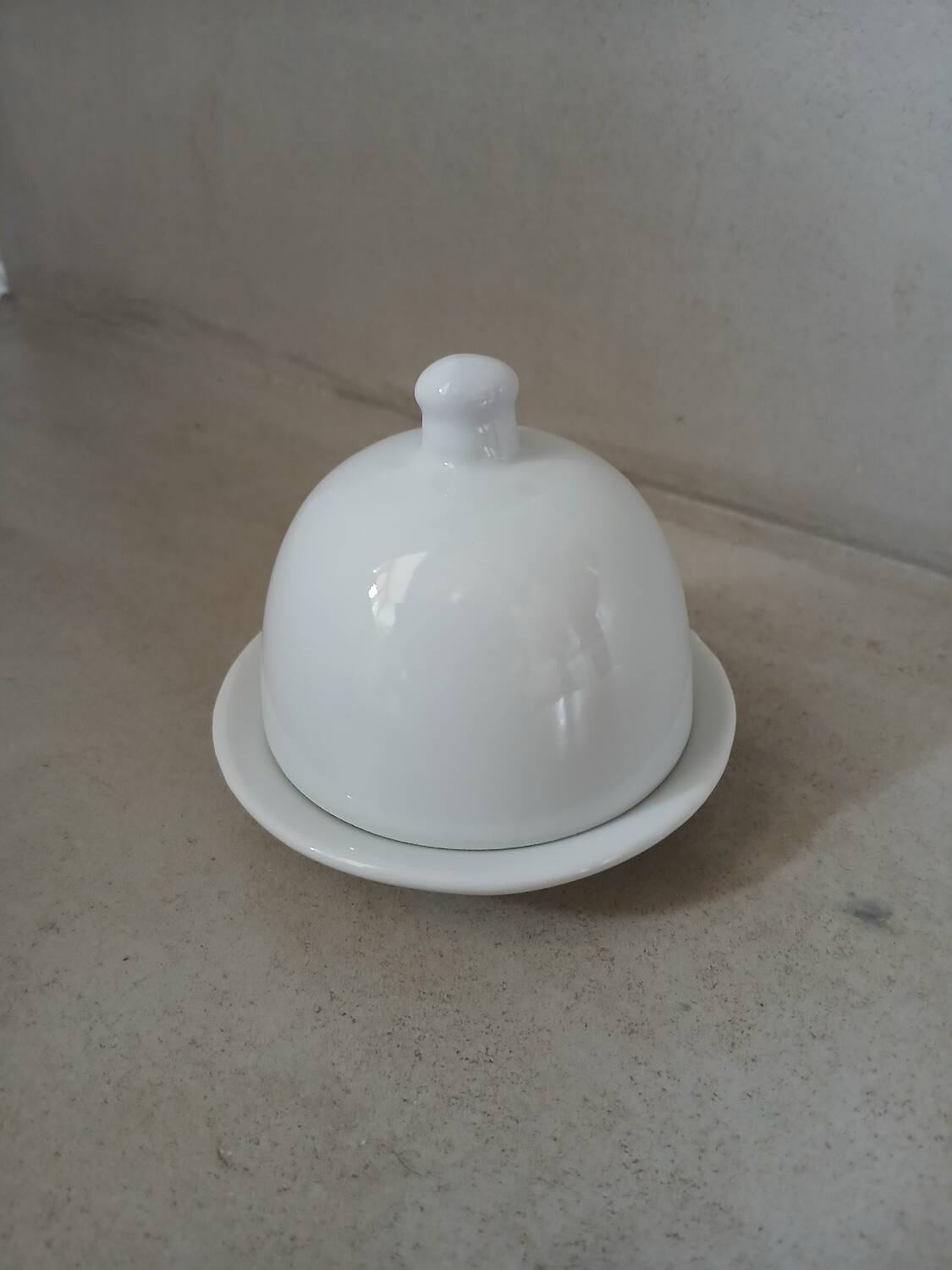 Individual porcelain butter dish