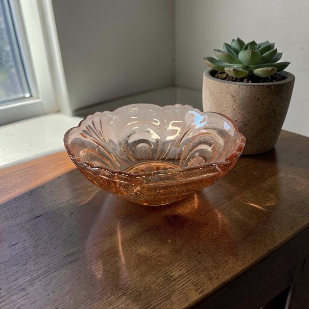 Vase art déco vintage en verre rose saumon