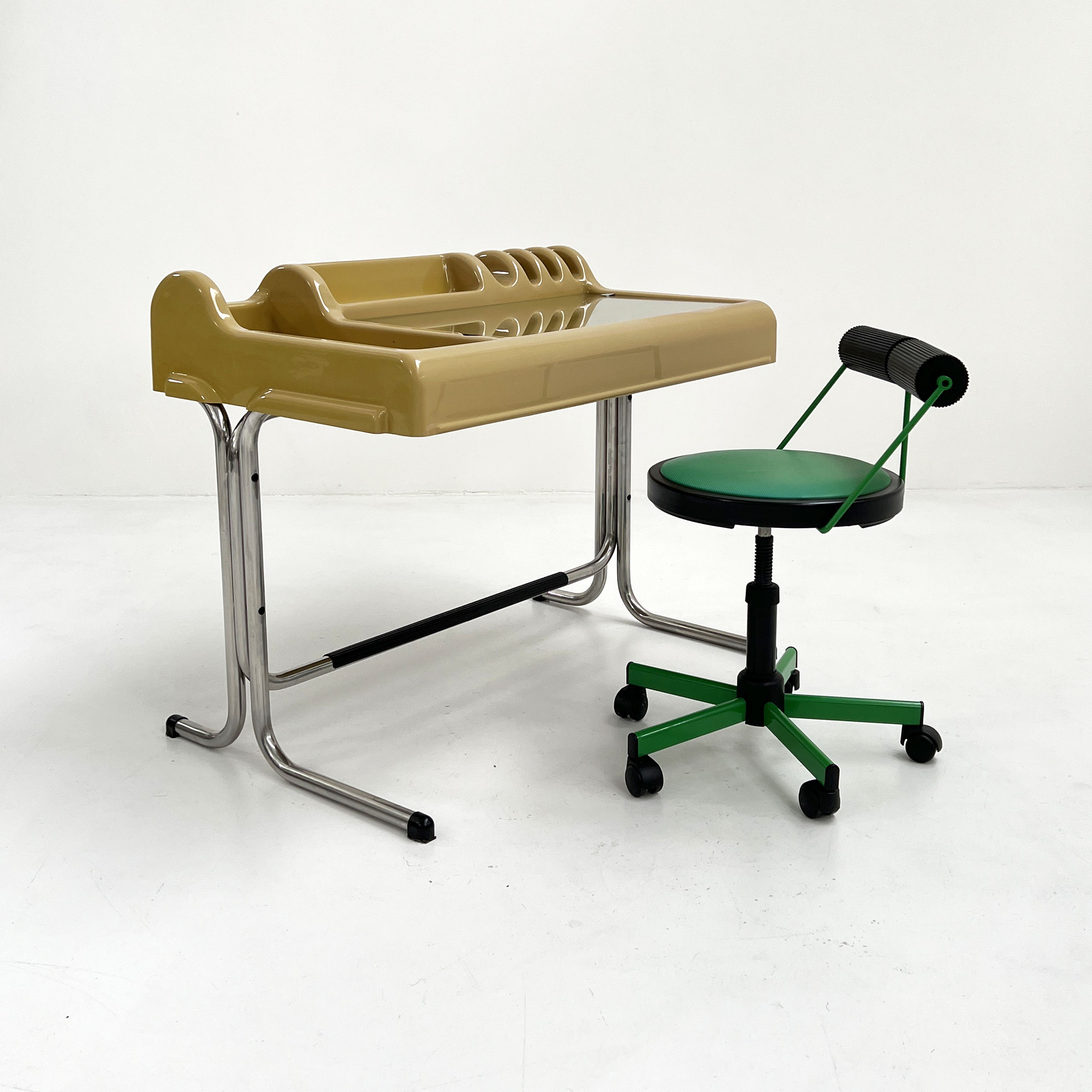 Orix Mustard desk by Vittorio Parigi & Nani Prina for Molteni, 1970
