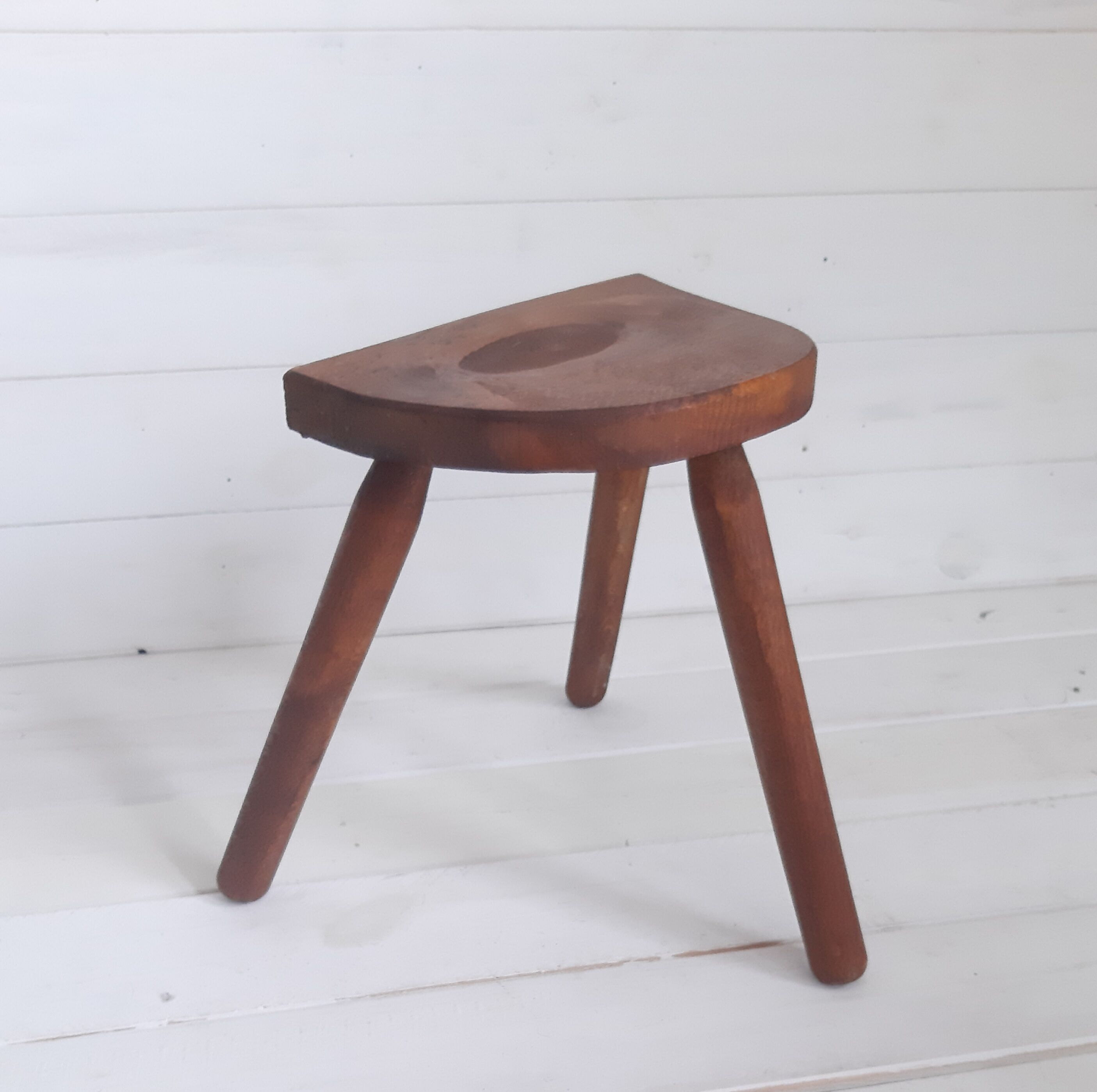 Tripod stool