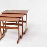 Ensemble de tables gigognes à carreaux émaillés (Danemark, années 1950).