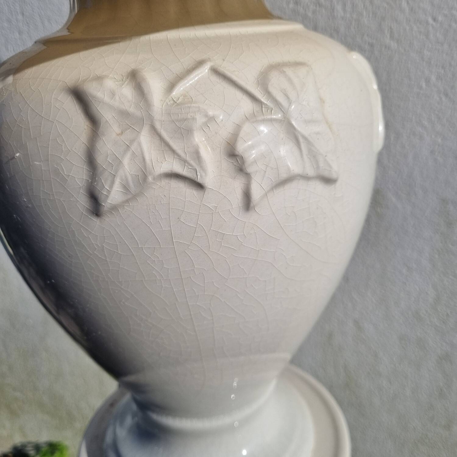 Porcelain lamp from 1970
