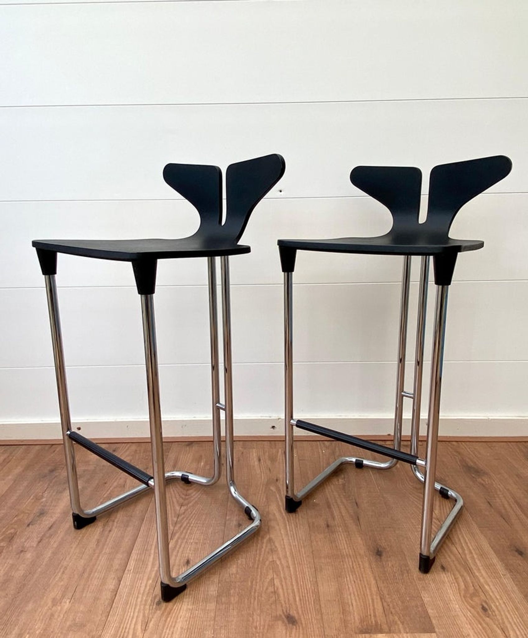 Tabourets de bar modernes noirs et chromés de casamania, set de 2
