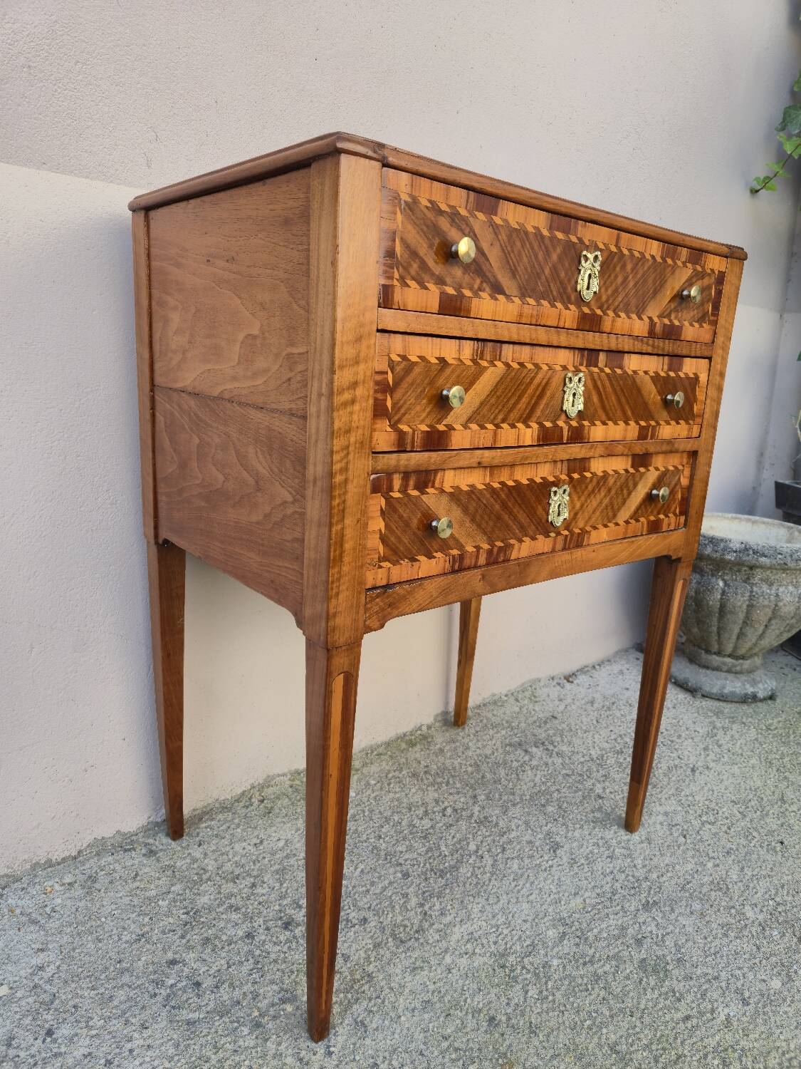 Commode Chiffonnier d'époque Louis XVI en marqueterie