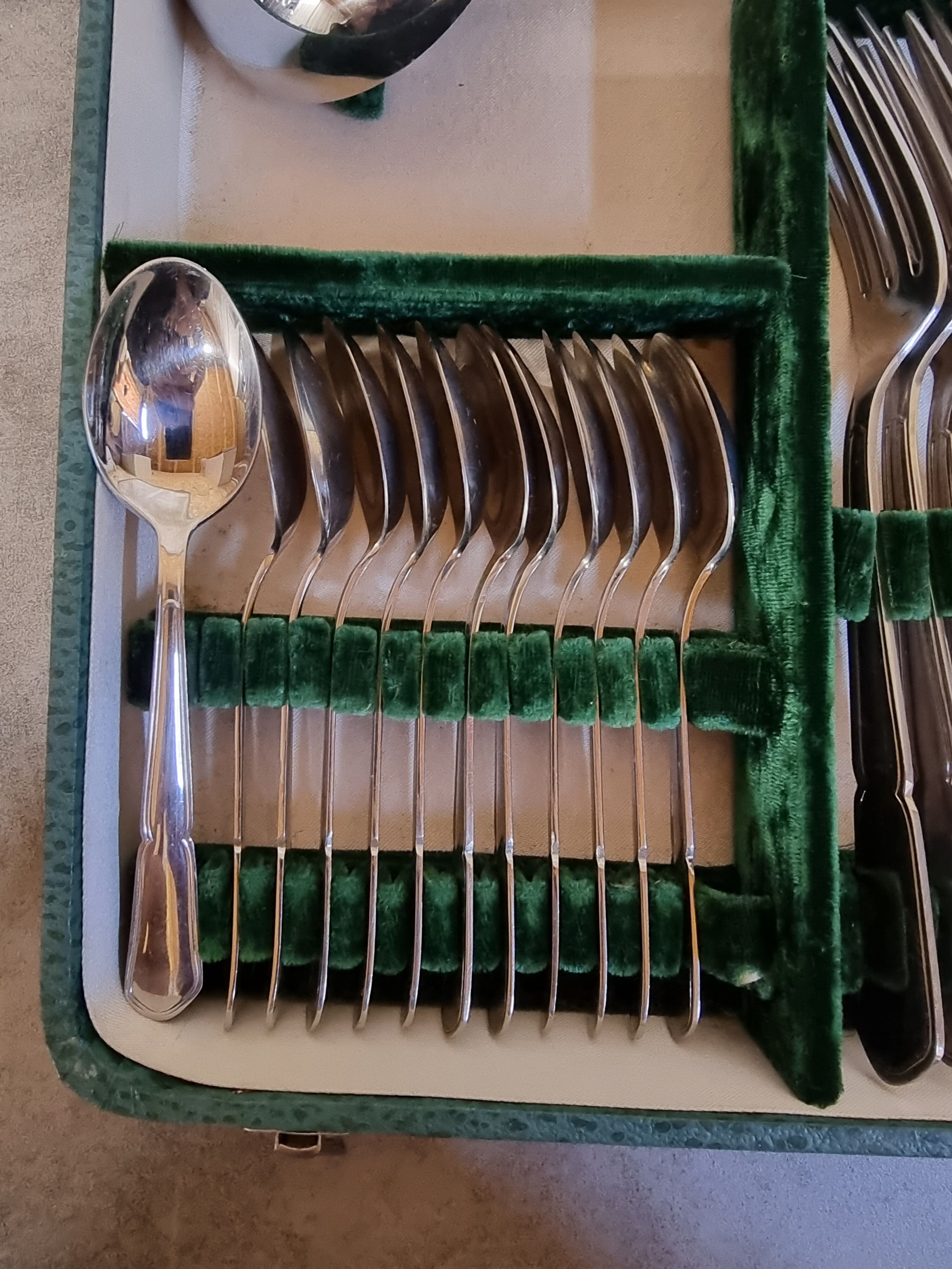 Stainless steel cutlery housekeeper