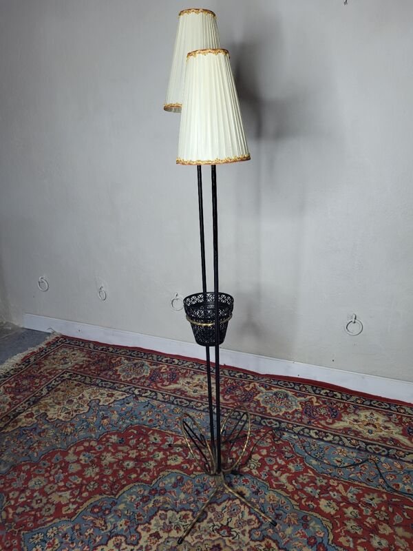 Lampadaire porte revue en fer forgé vintage