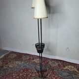 Lampadaire porte revue en fer forgé vintage