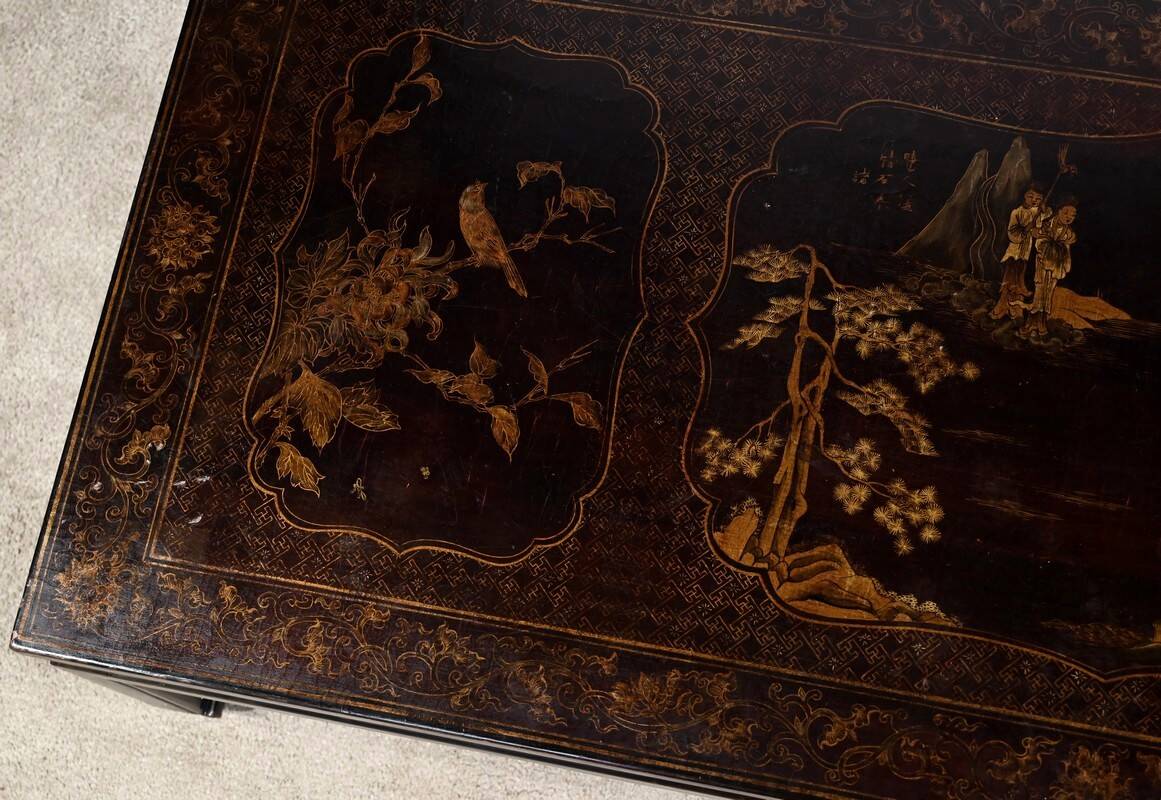 Important Asian Coffee Table, in black lacquered wood – Mid 20th century
