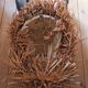 Masque tribal ancien en bois et fibre raphia