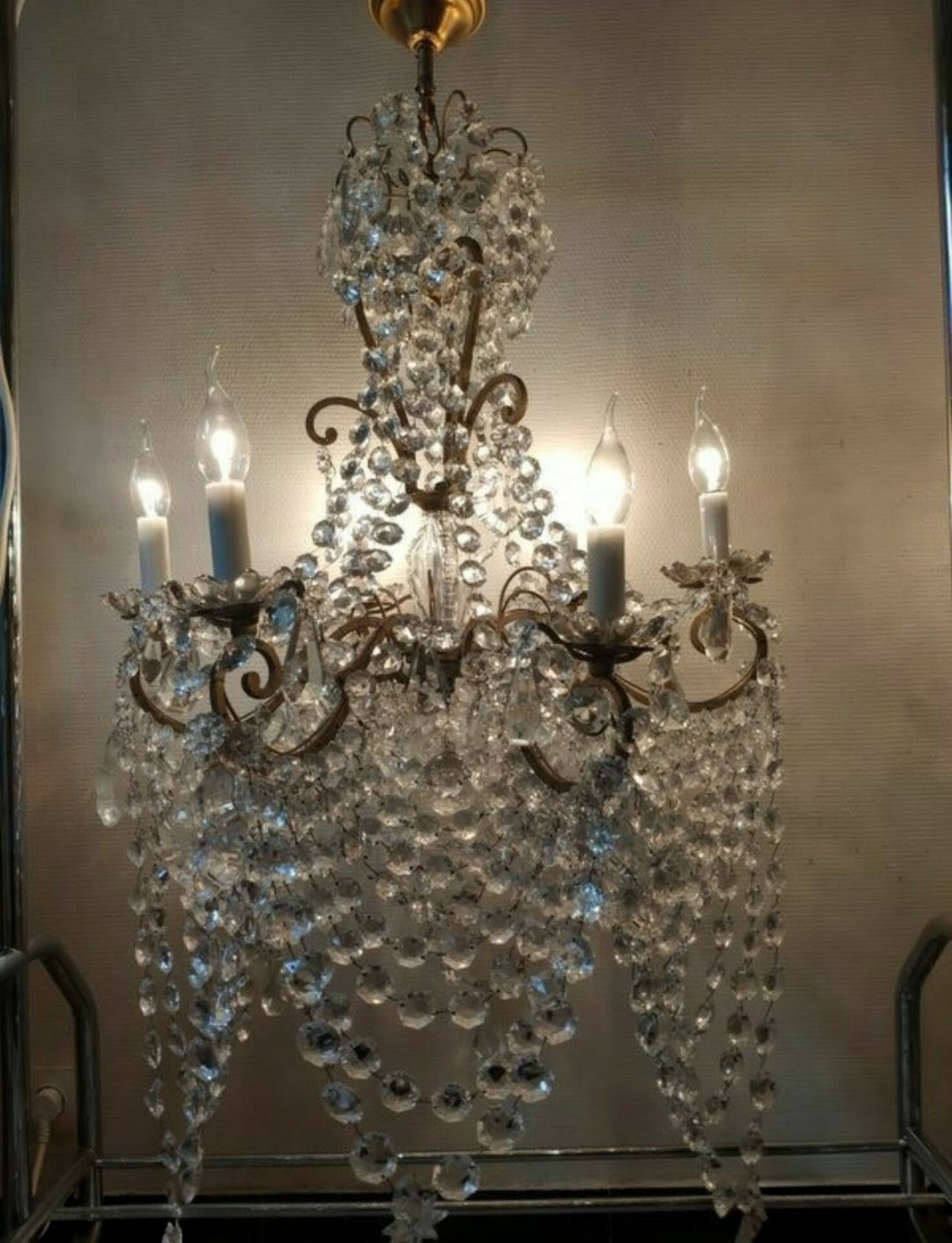 A pair of imposing, antique chandeliers with pendants.