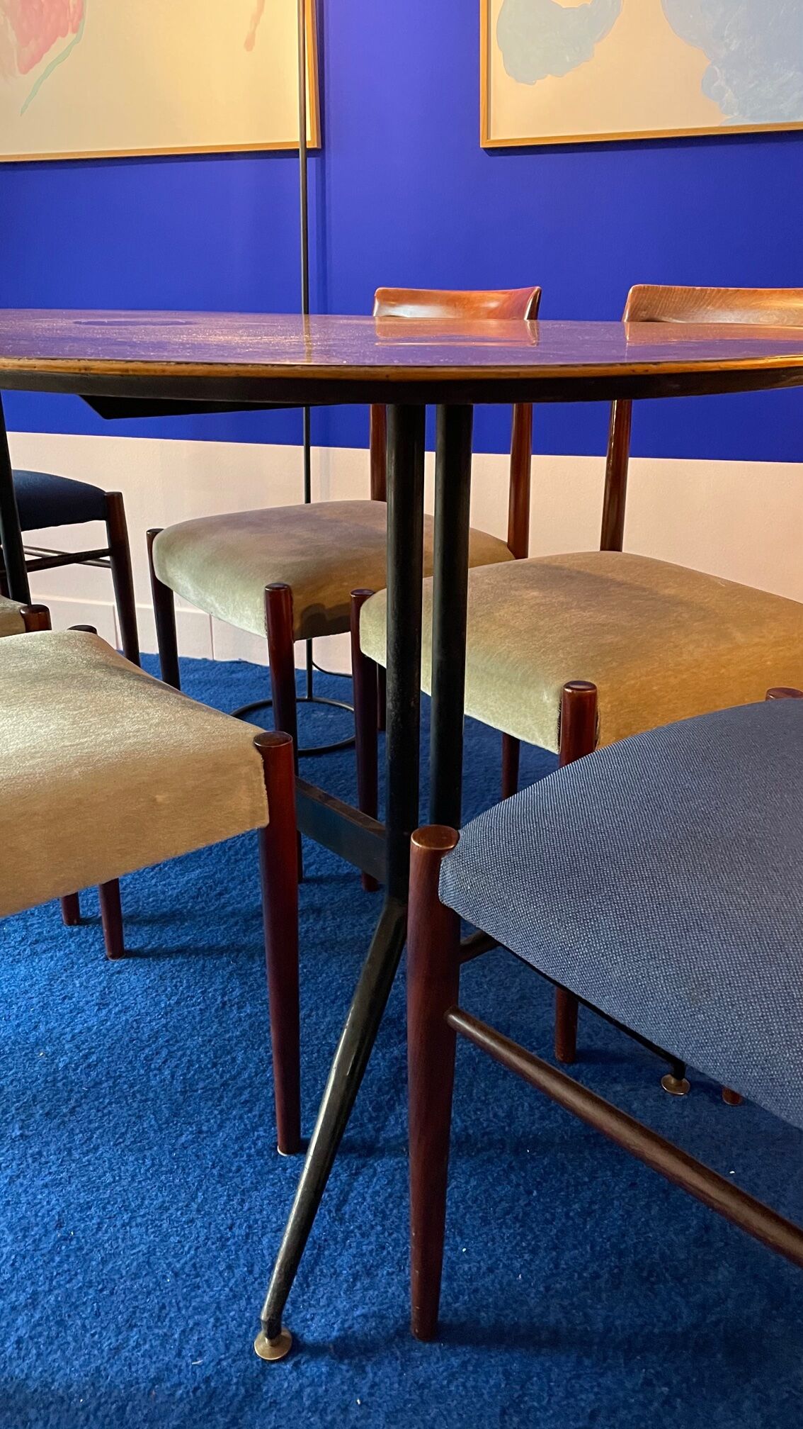 Italian oval dining table from the 60s