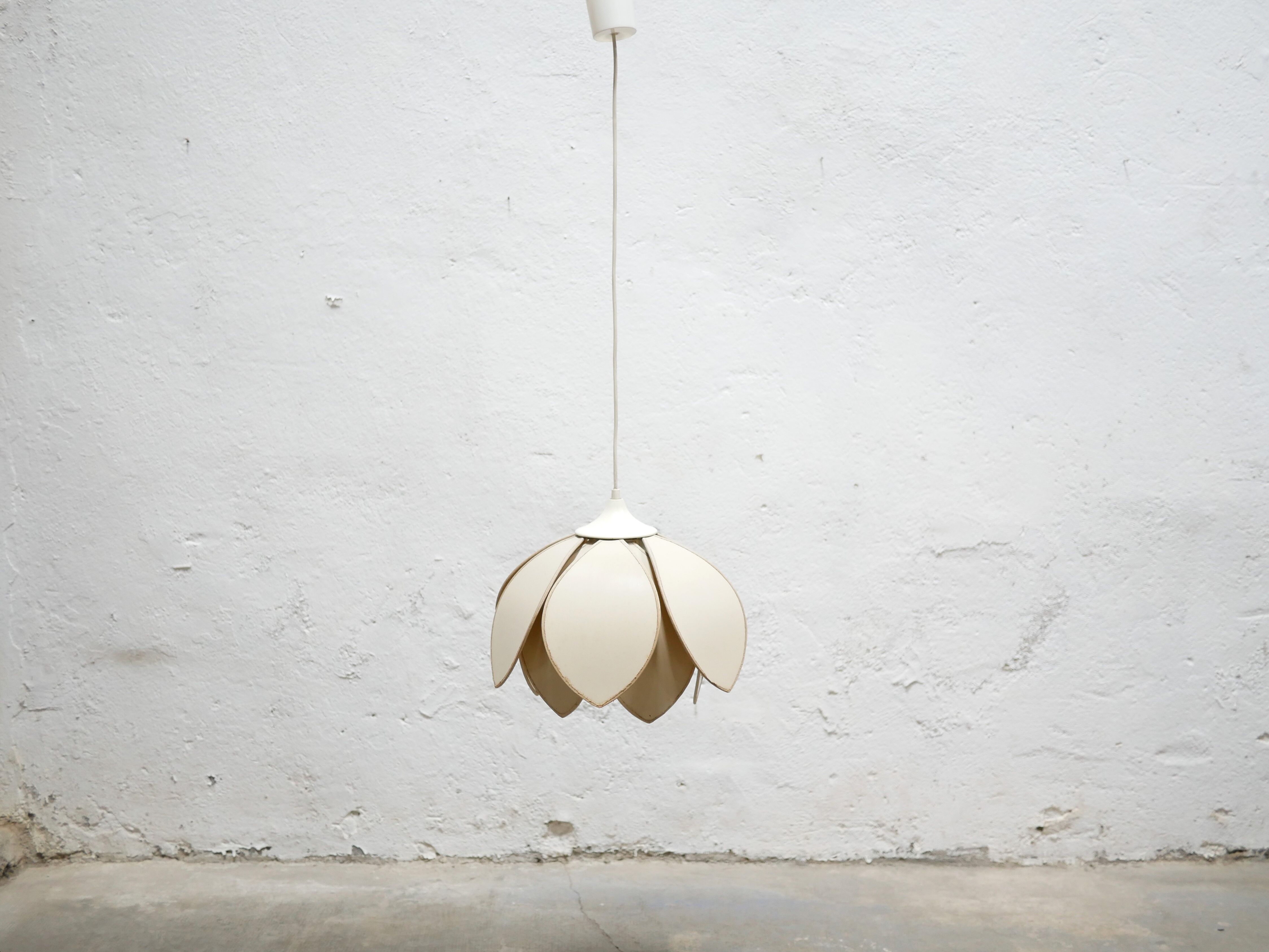 Suspension vintage fleur de lotus
