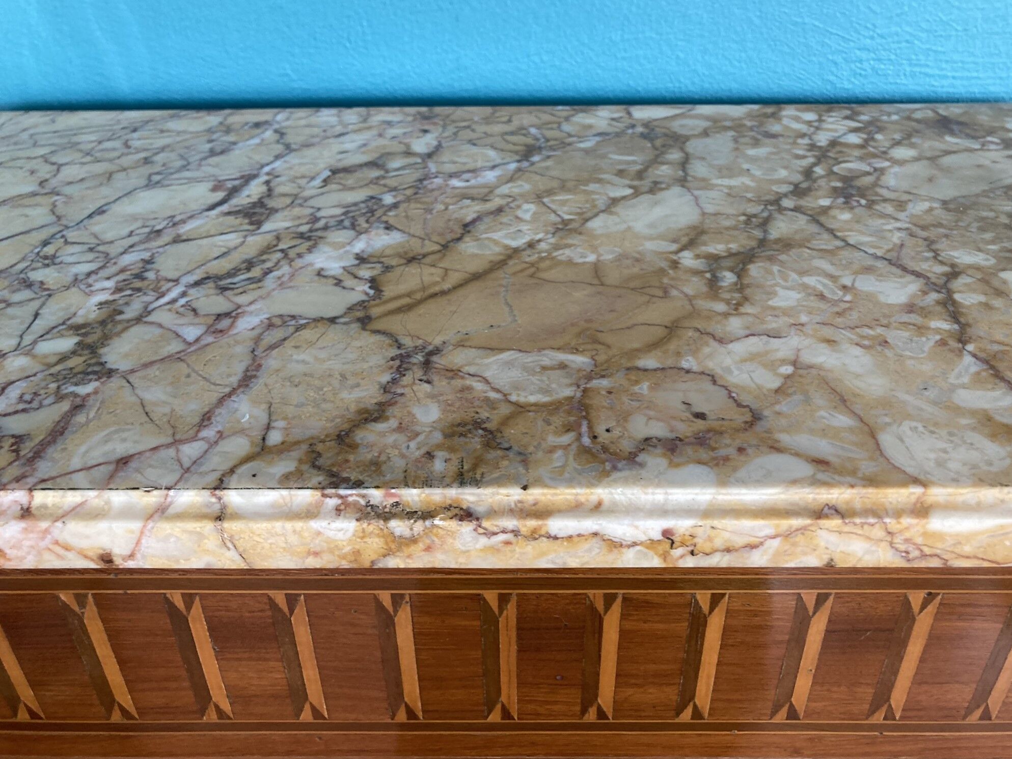 Old Louis XV showcase in marquetry and windows 3 faces early twentieth century