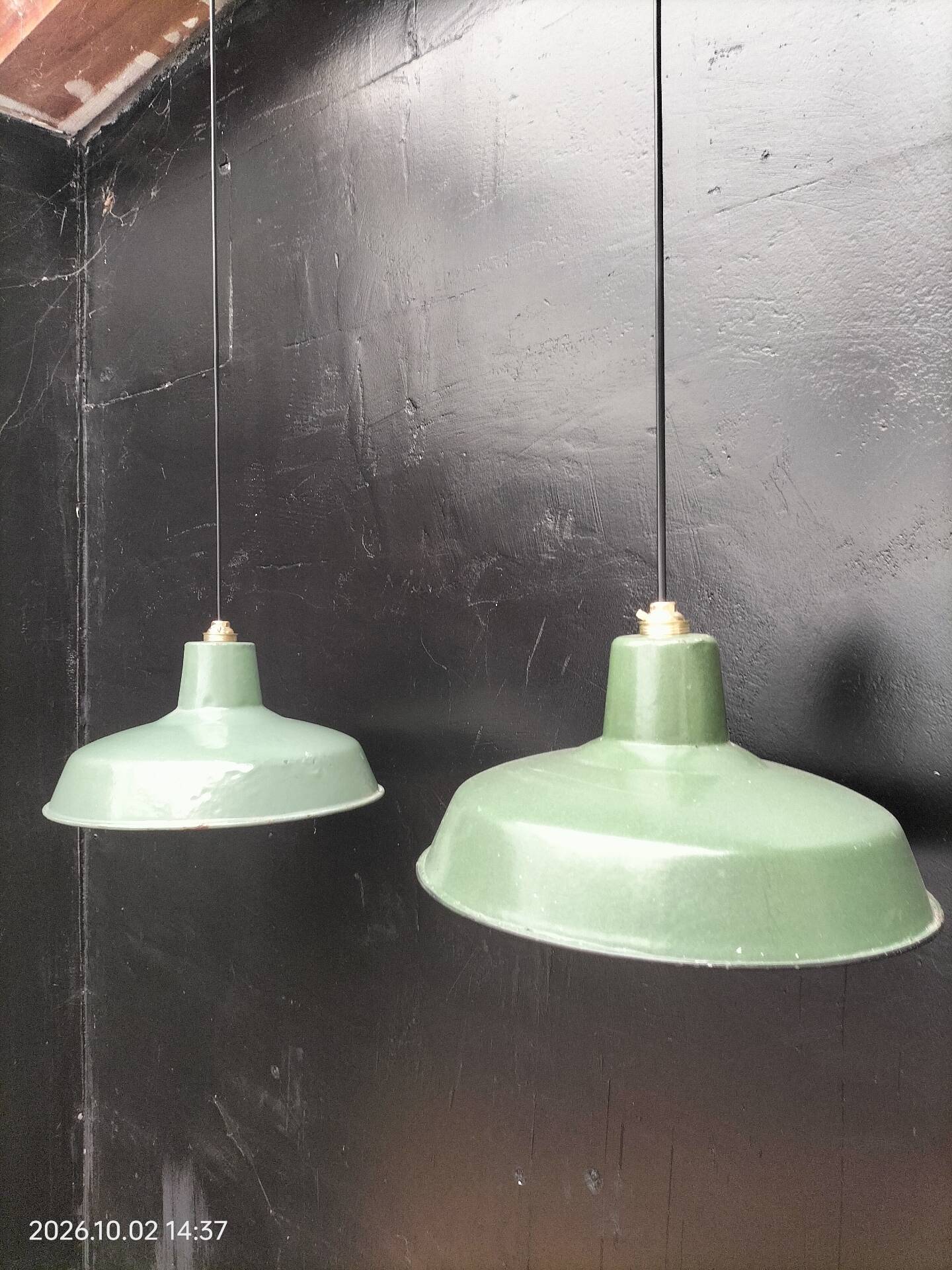 Suspensions enamelled sheets