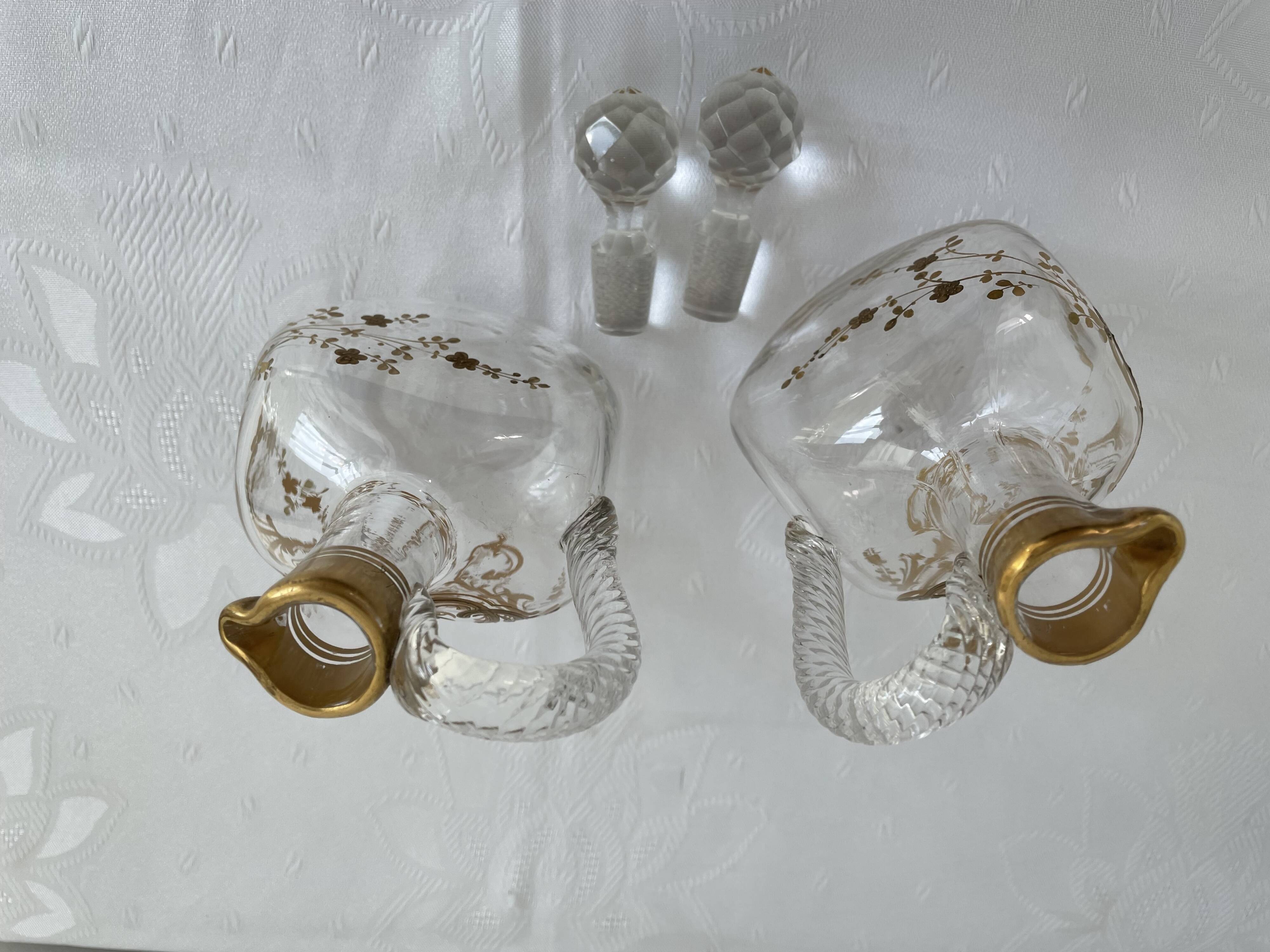 Paire de carafes Cristallerie Baccarat cristal blanc peint à l'or fin, Art Nouveau, 1900