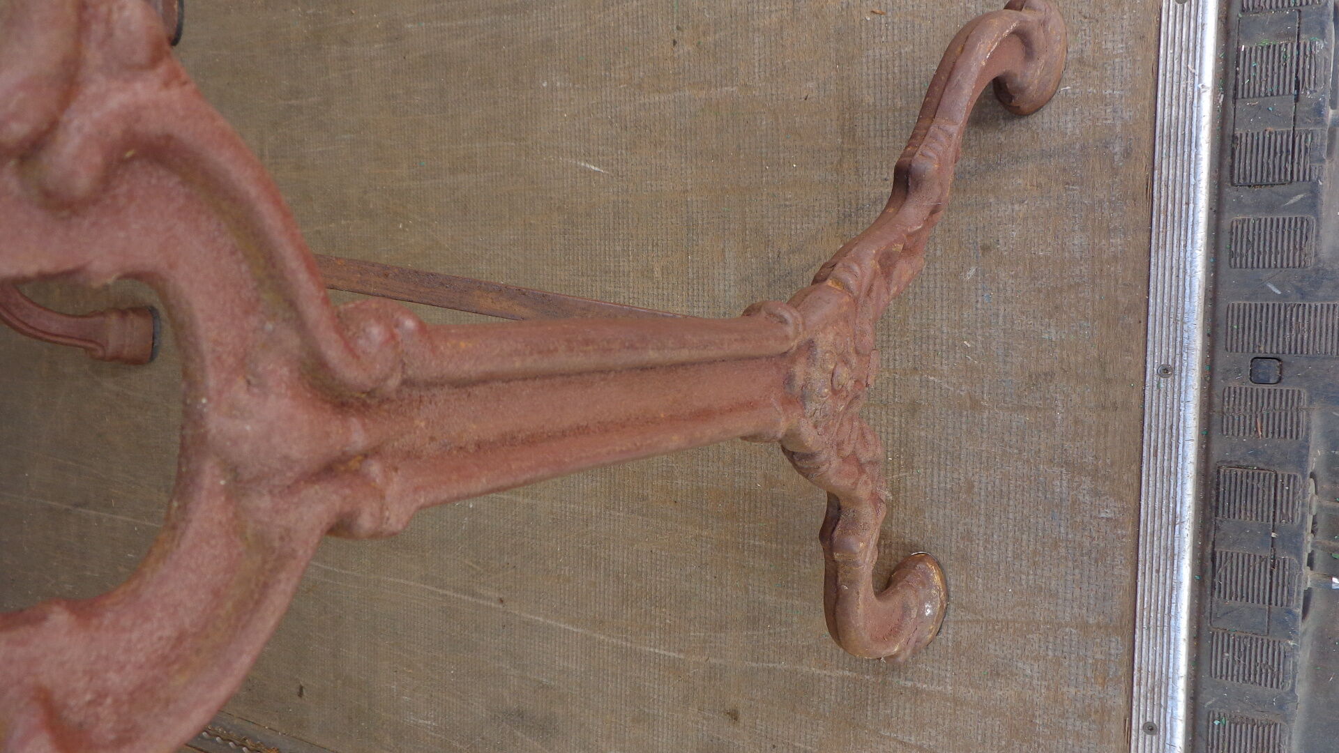 Bistro table, cast iron legs