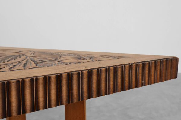 Table d'appoint triangulaire Art nouveau en bois sculpté, France, vers 1915