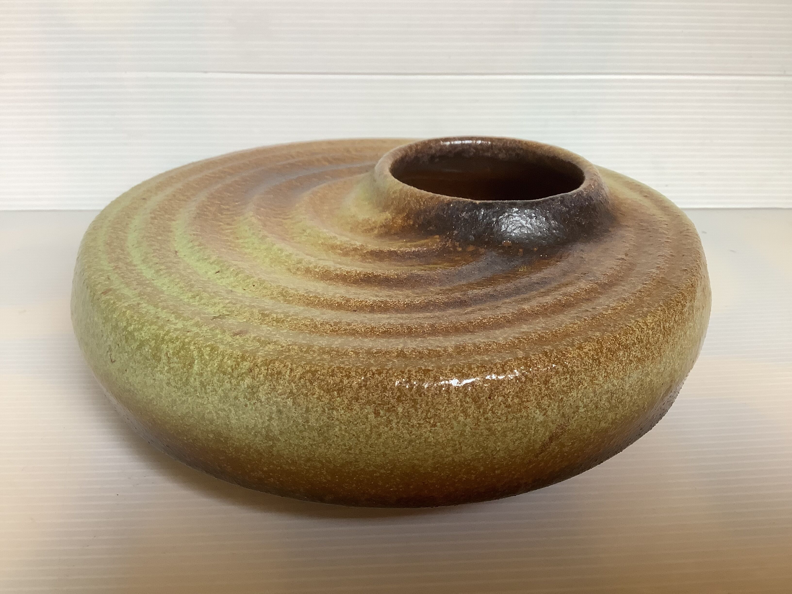 Tripod spiral vase in green and brown ceramic