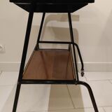 Red scoubidou handles wheeled serving table