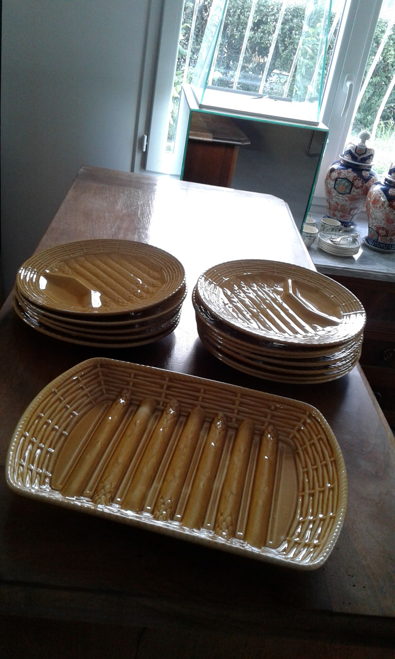 Service in Asparagus .12 plates and dish Sarreguemines