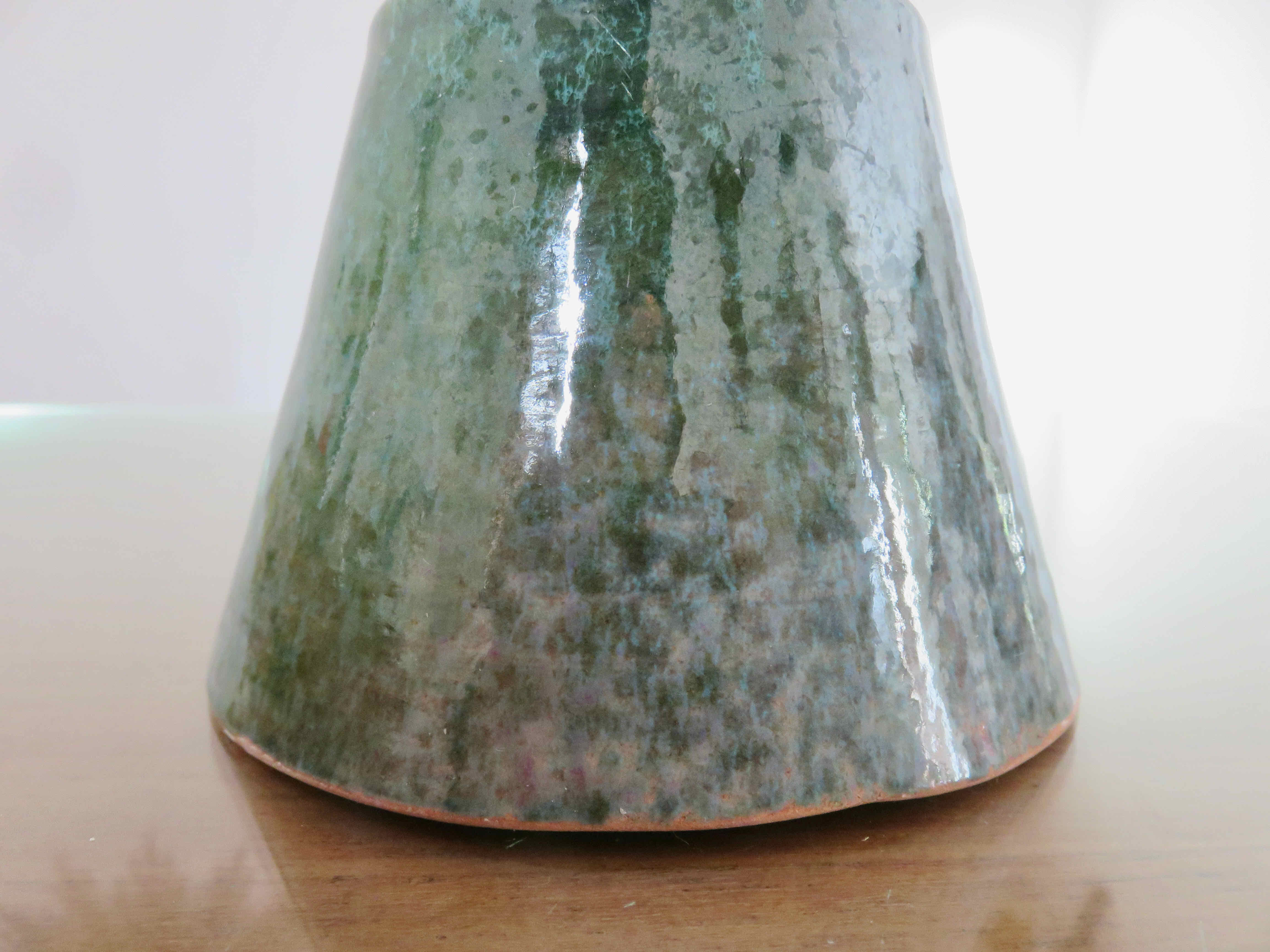 Vase en céramique dans les tons verts