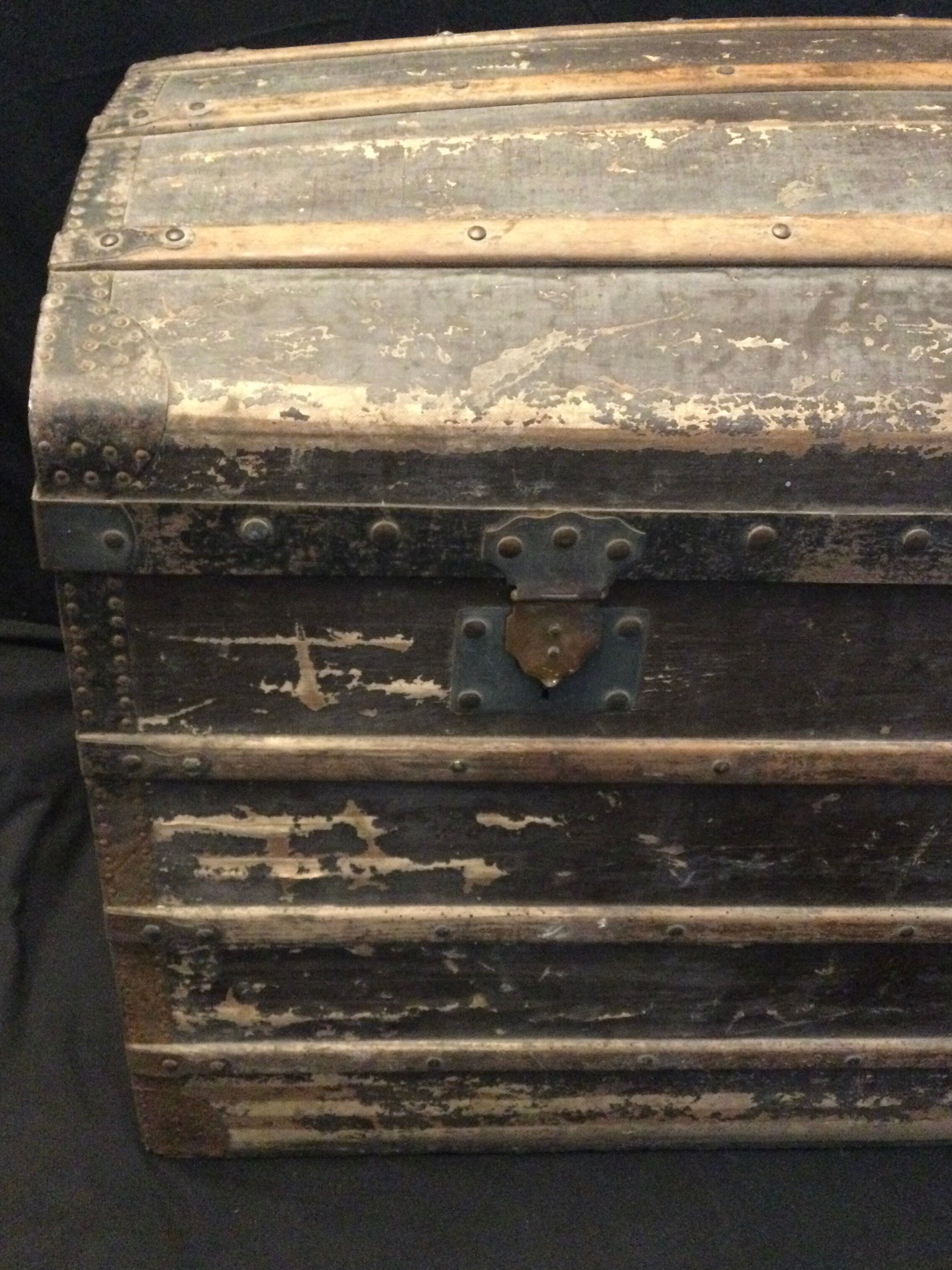 Old trunk E.Semette