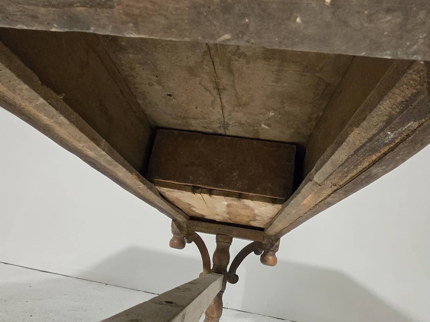 Tripod farmhouse table, 18th century.