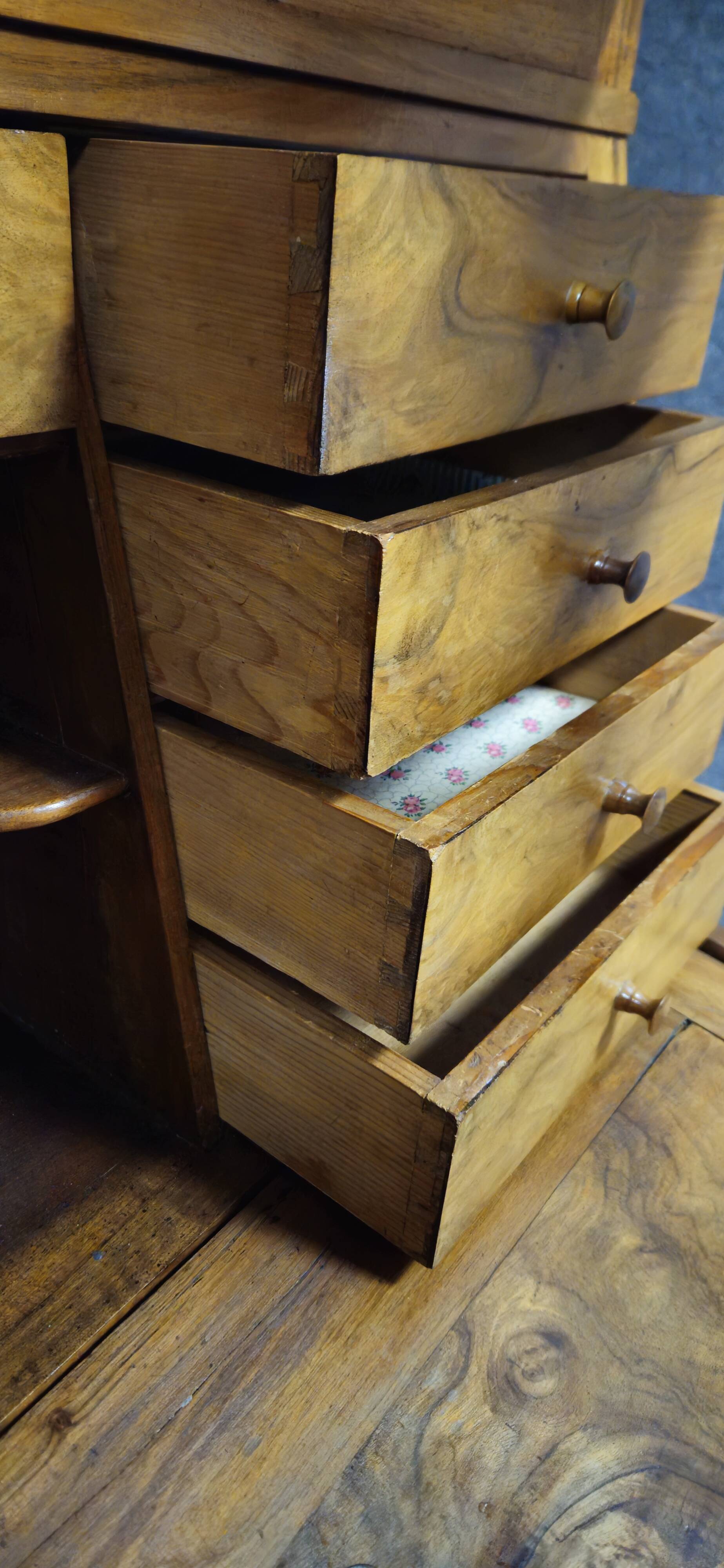 Secretary with three bodies in walnut from the Louis XVI period.