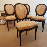 4 chaises à dossier médaillon style Louis XVI