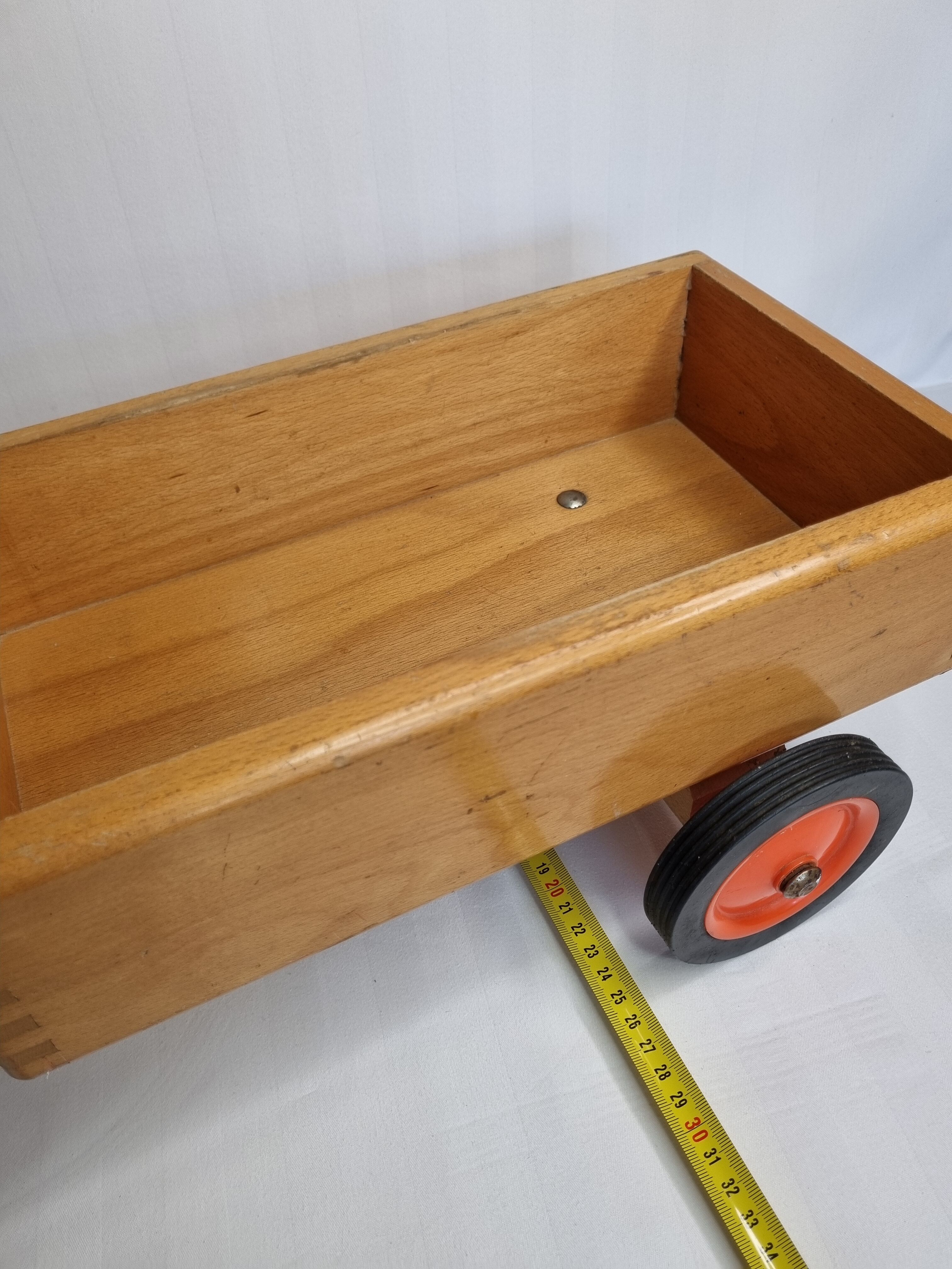 Vintage pulling truck, sleek design 70s-80s