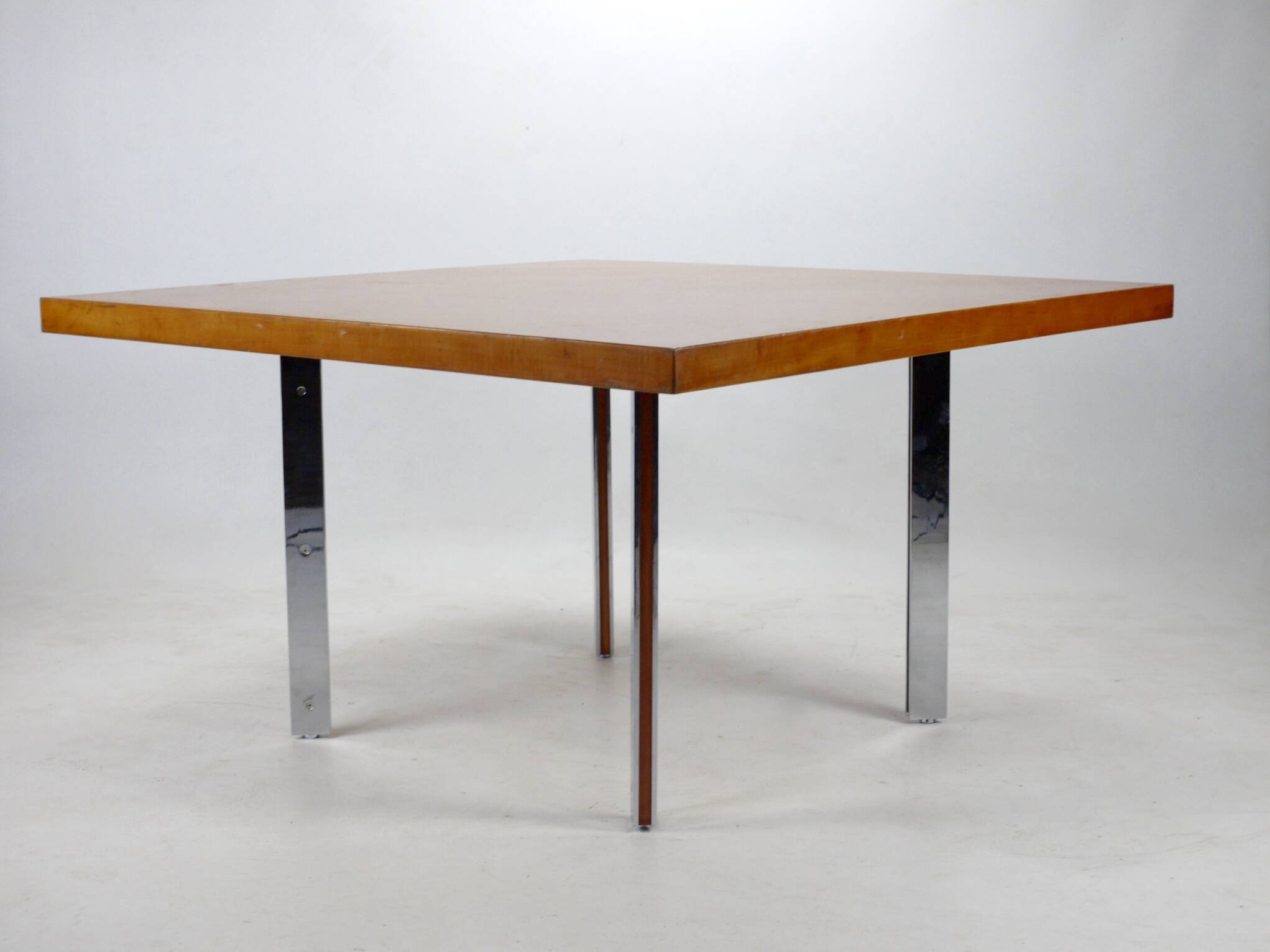 Table en Poirier par Gordon Russell, années 1970