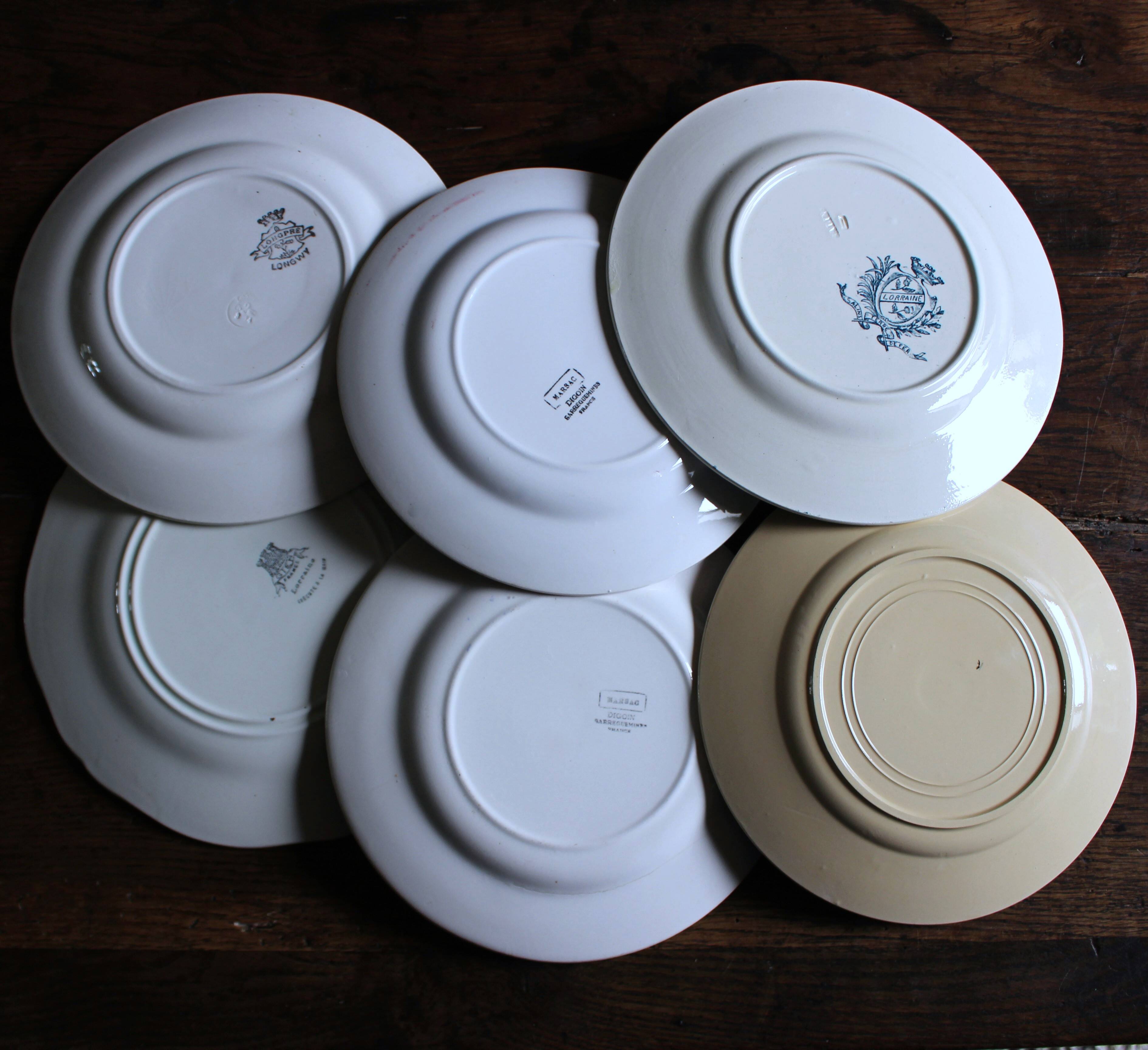 6 mismatched dinner plates