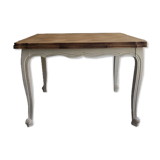 Shabby table with extension cords