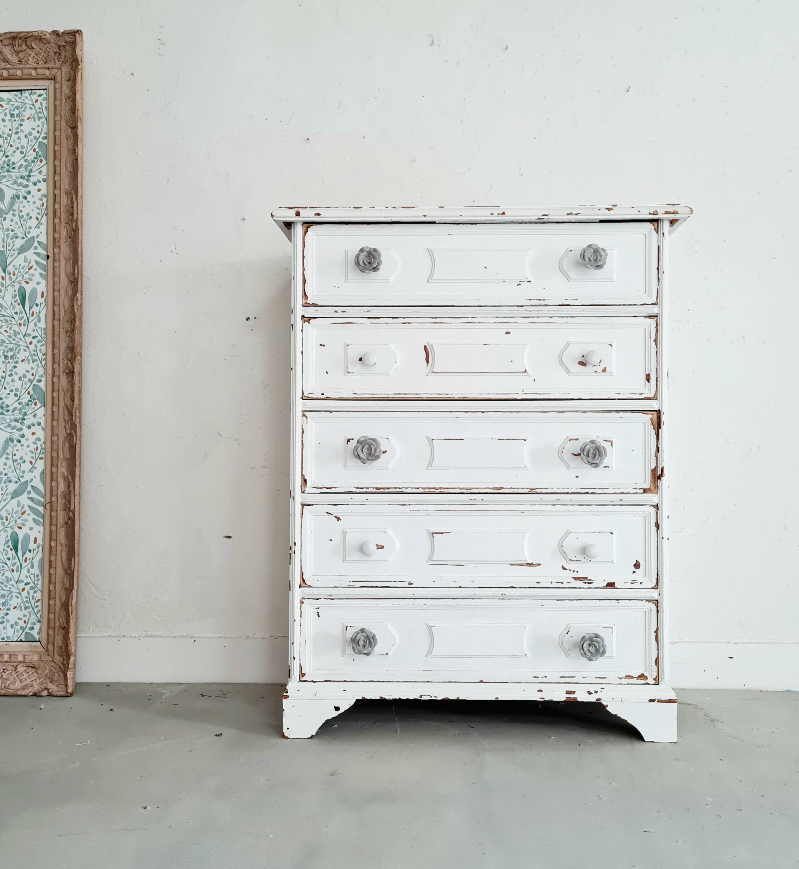 Commode haute blanche patinée