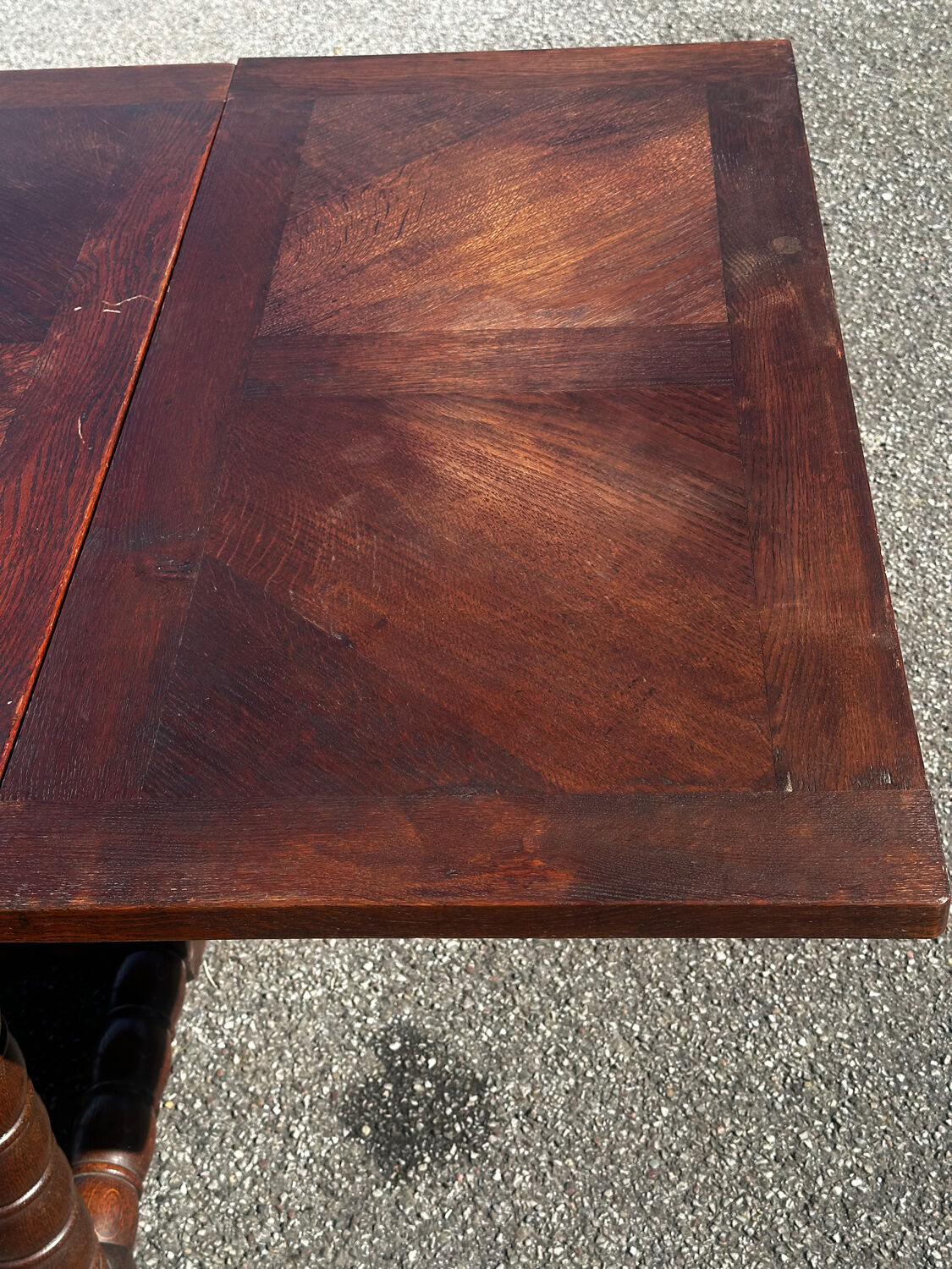 Solid oak extendable table, turned legs – 19th century