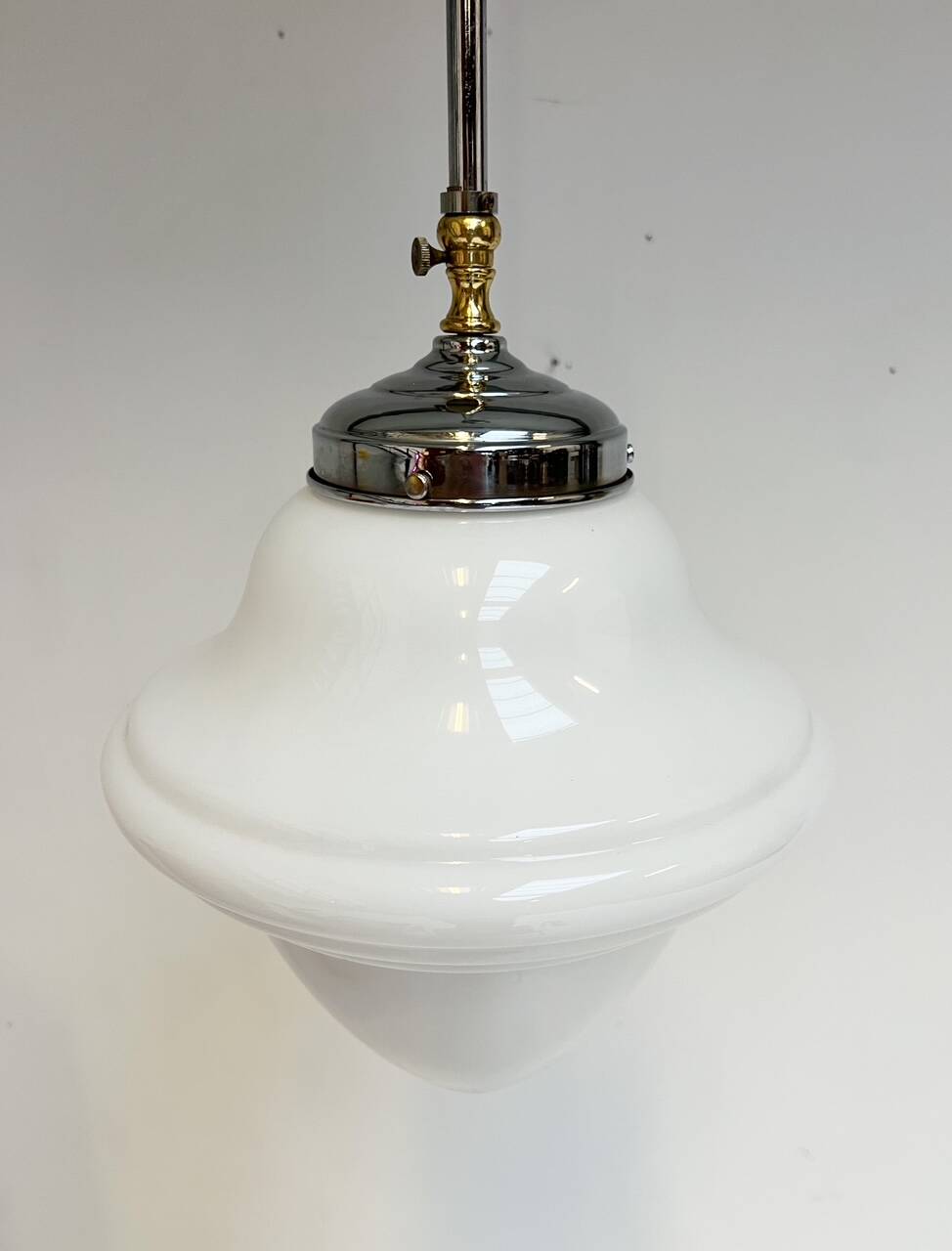 Suspension Art Déco en verre opalin, années 1960