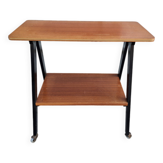 Table d'appoint sur roulettes