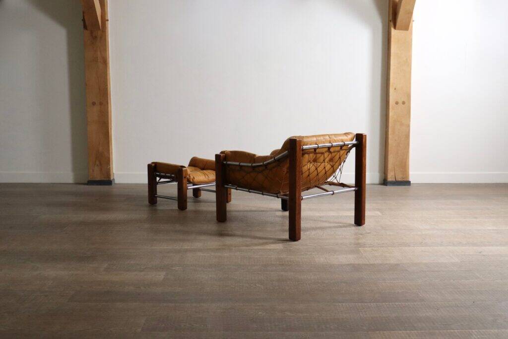 Fauteuil Amazonas avec repose-pieds en cuir cognac par Jean Gillon Brésil