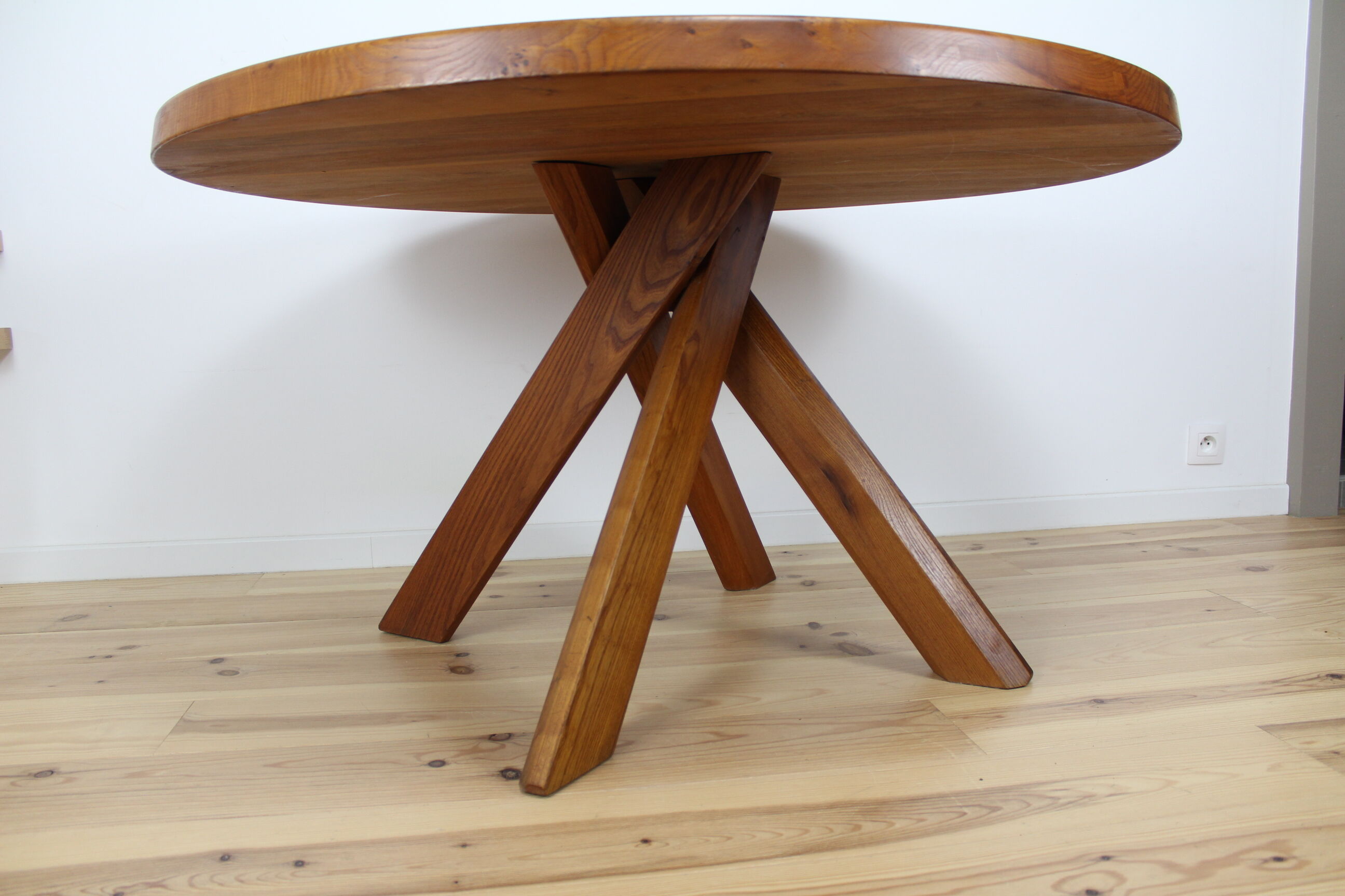 Table T21 in 128cm by Pierre Chapo, 4 feet