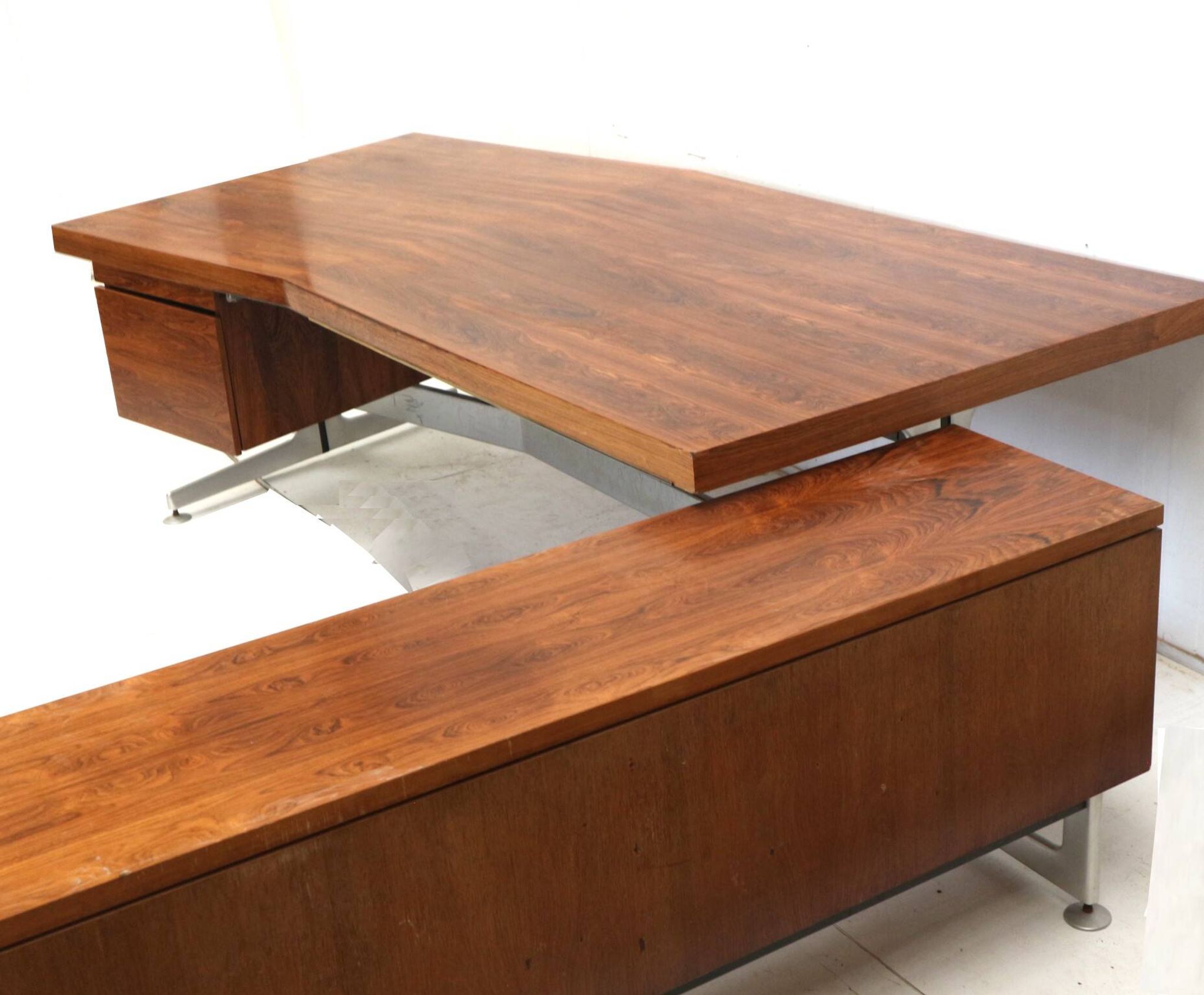Large exclusive vintage rosewood corner desk by Voko made in the 1960s