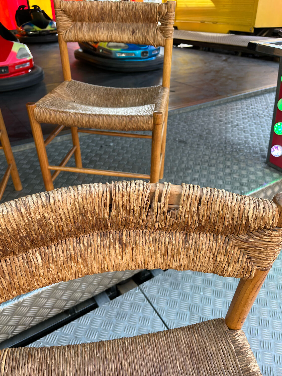 4 chaises modèle « Dordogne » édition Robert Sentou