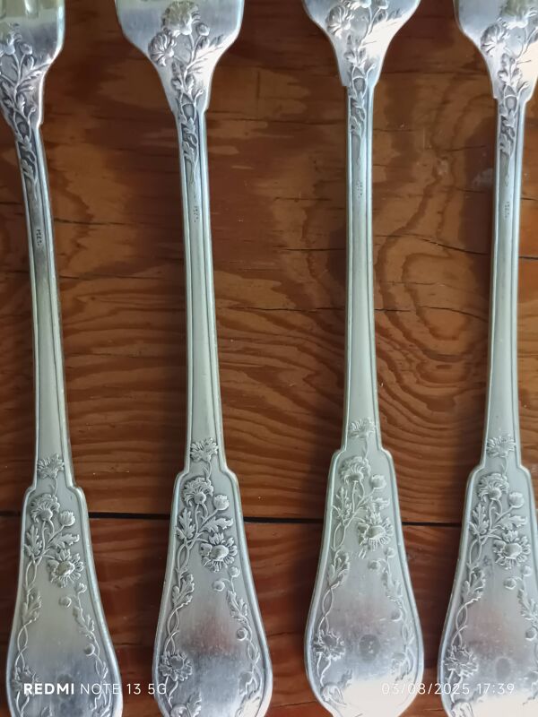 9 fourchettes métal argenté Art Nouveau 1900-1920 décor marguerites