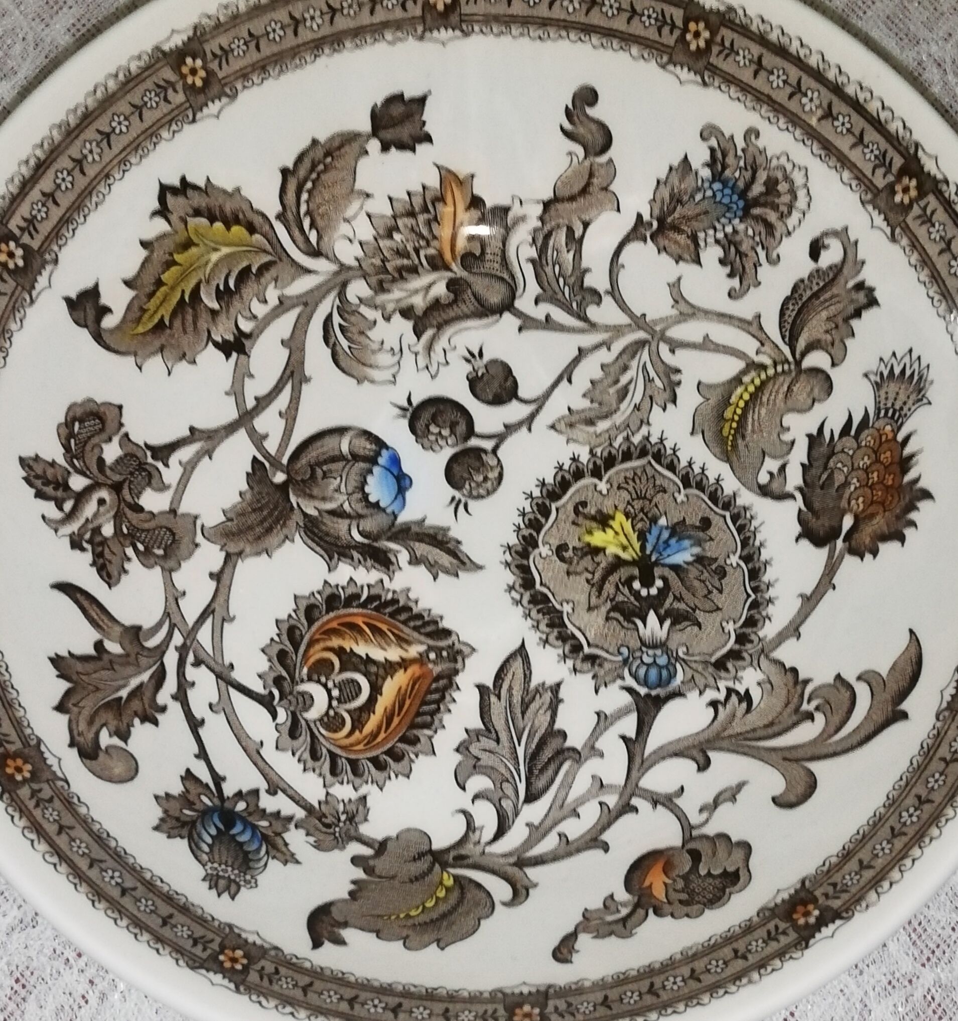 Hollow dish or vegetable 23cm Ridgway Staffordshire model "Jacobean"