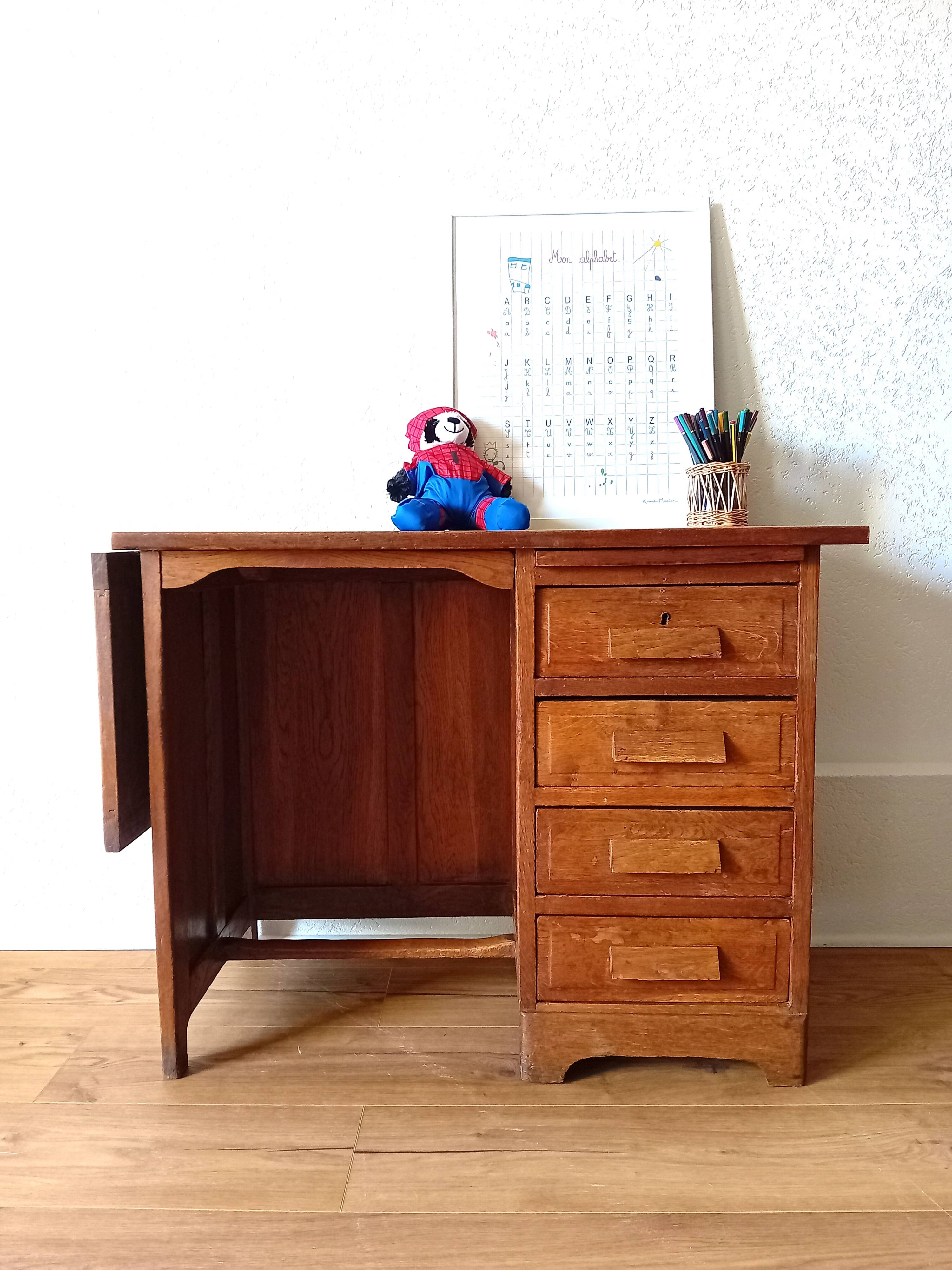 Children's desk