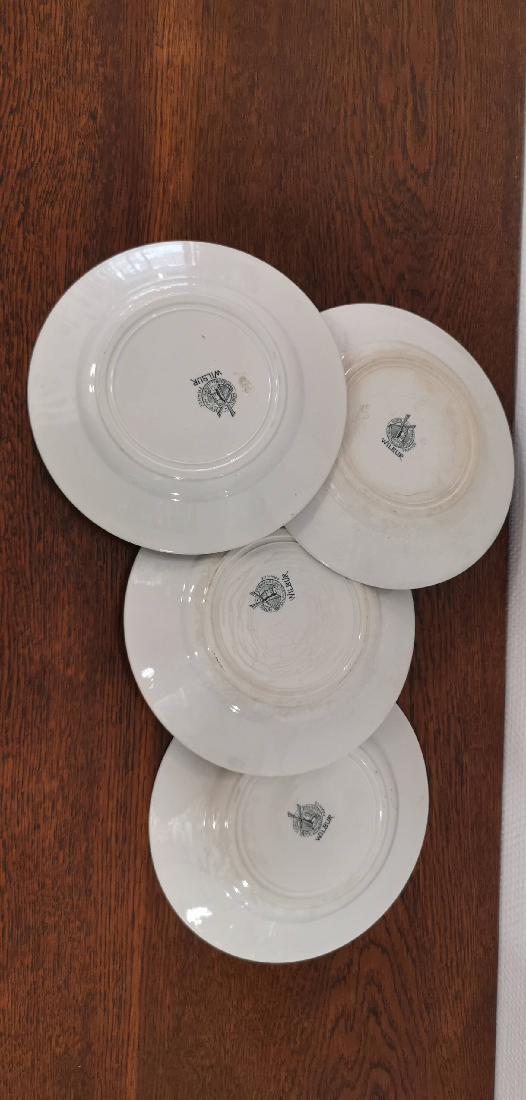 Set of 4 flat plates Terre de Fer Moulin des loups and WILBUR hamages