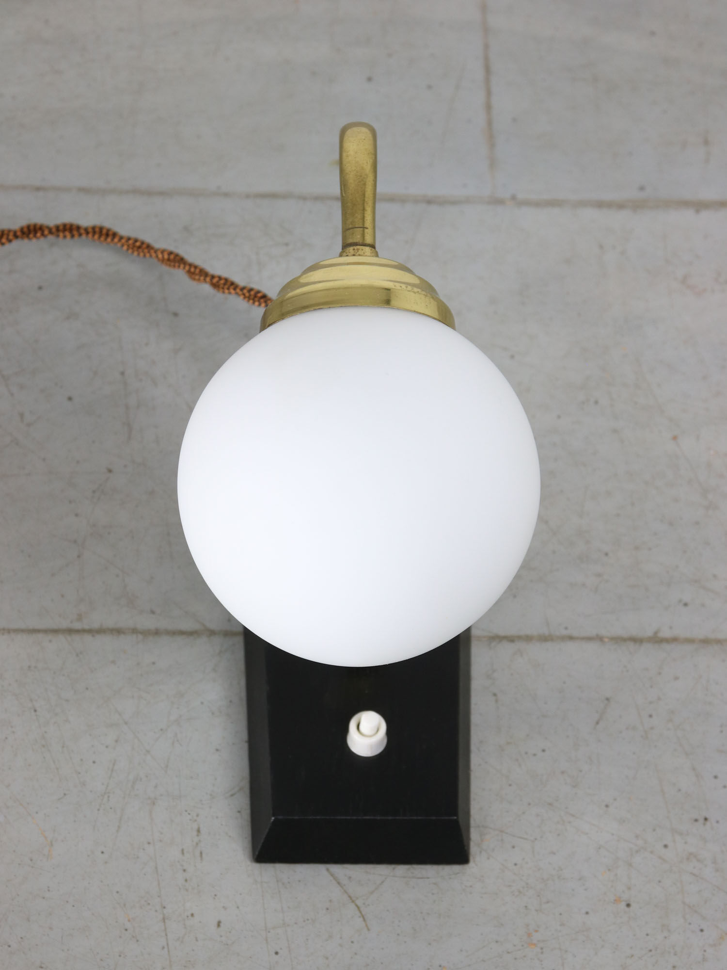 Mid-century Table Lamp in Brass & Opaline