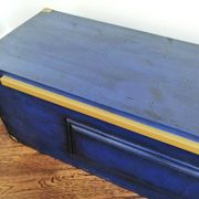 Trunk chest - bench in Majorelle blue solid wood & golden brass