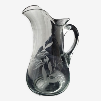 Cruche à eau en verre soufflé , décor floral gravé 2.2 l