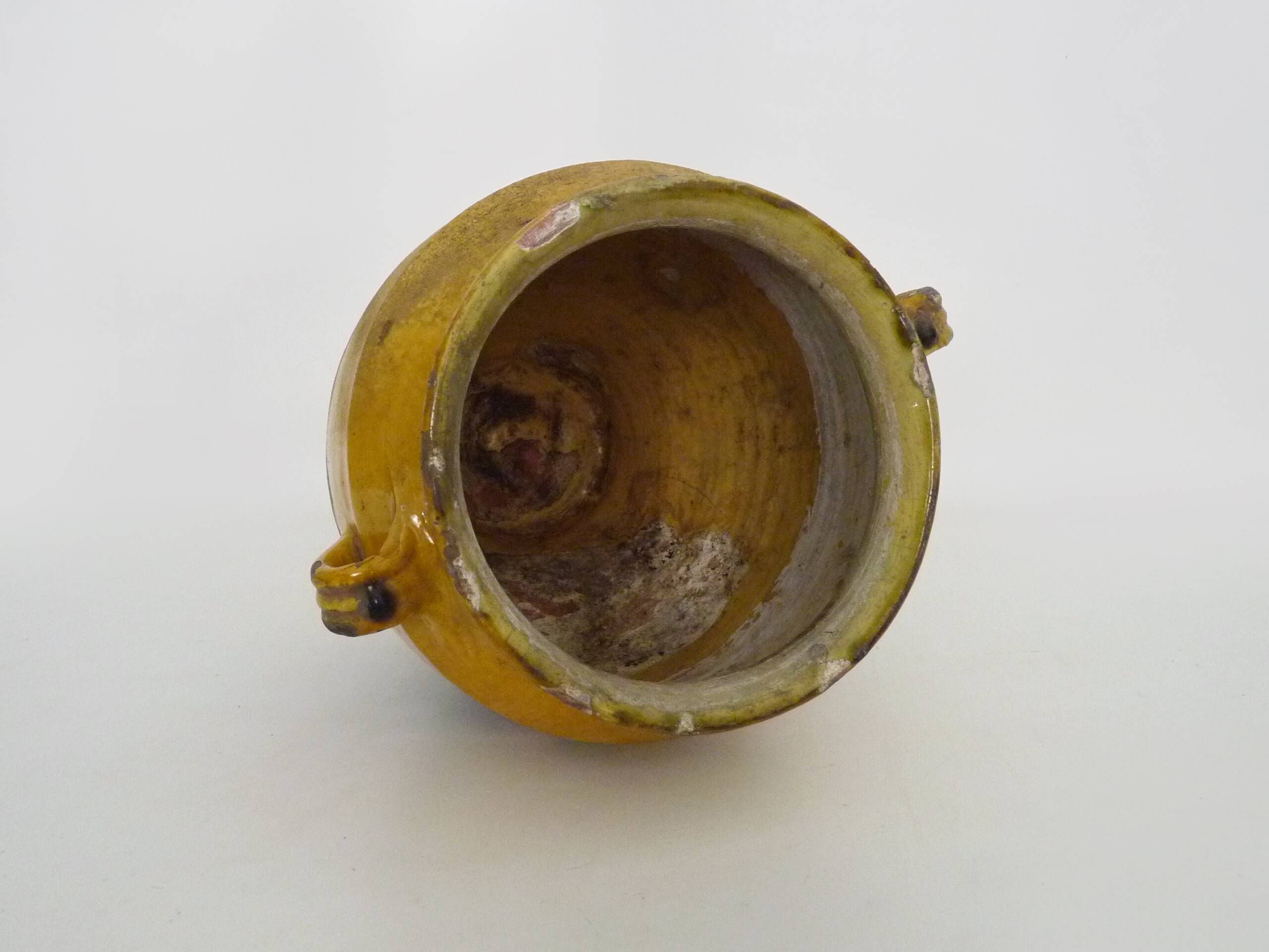 Magnificent glazed yellow confit pot, south-west of France. 19th century.
